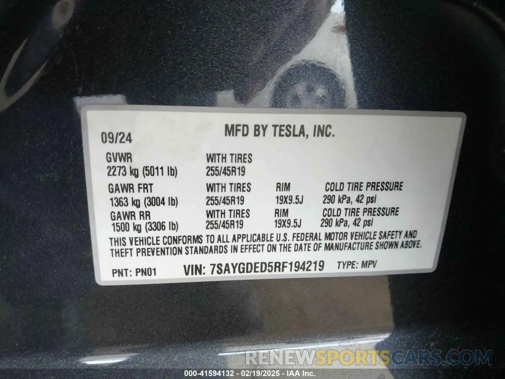 9 Photograph of a damaged car 7SAYGDED5RF194219 TESLA MODEL Y 2024