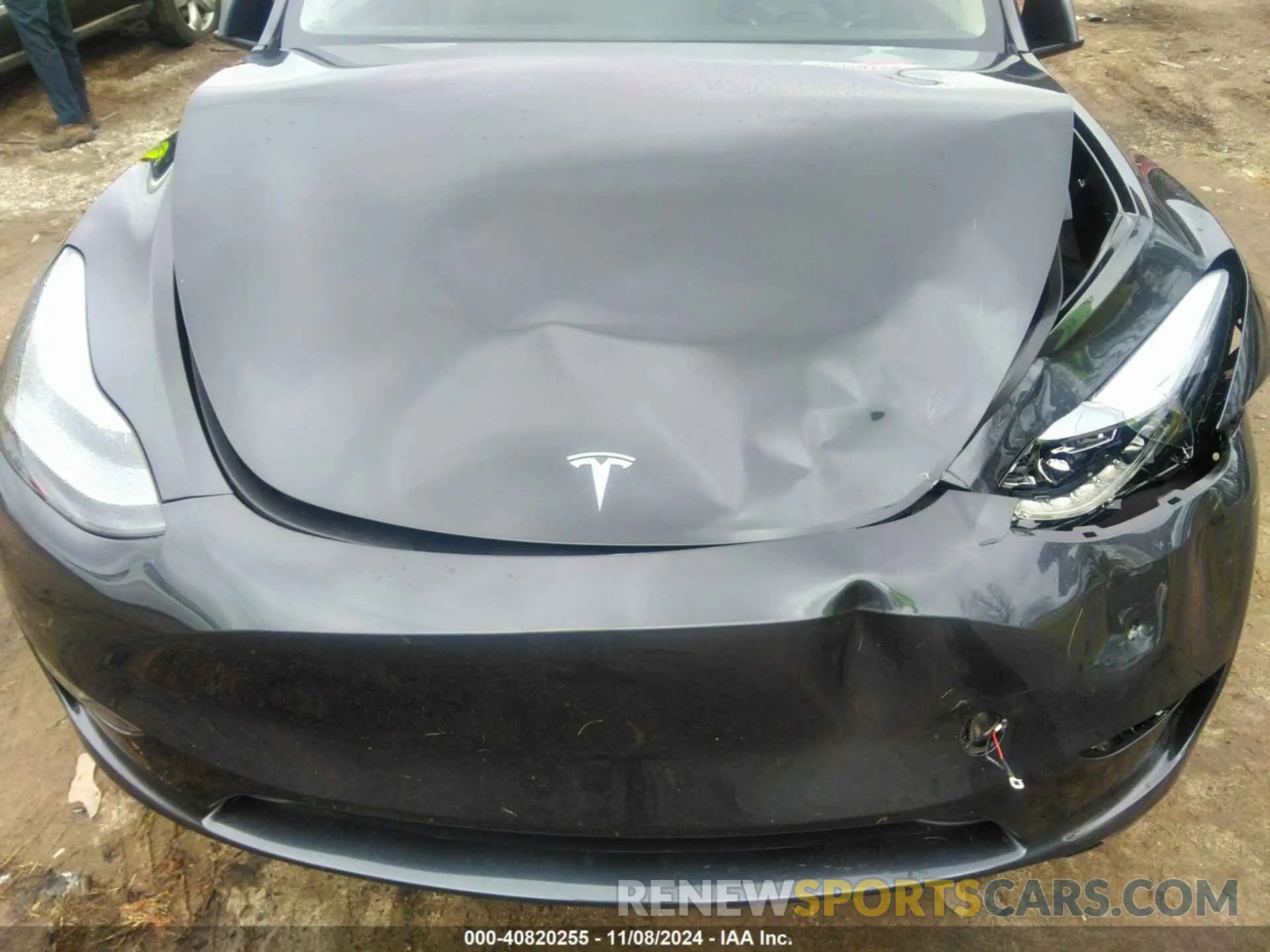 10 Photograph of a damaged car 7SAYGDED6RA310492 TESLA MODEL Y 2024