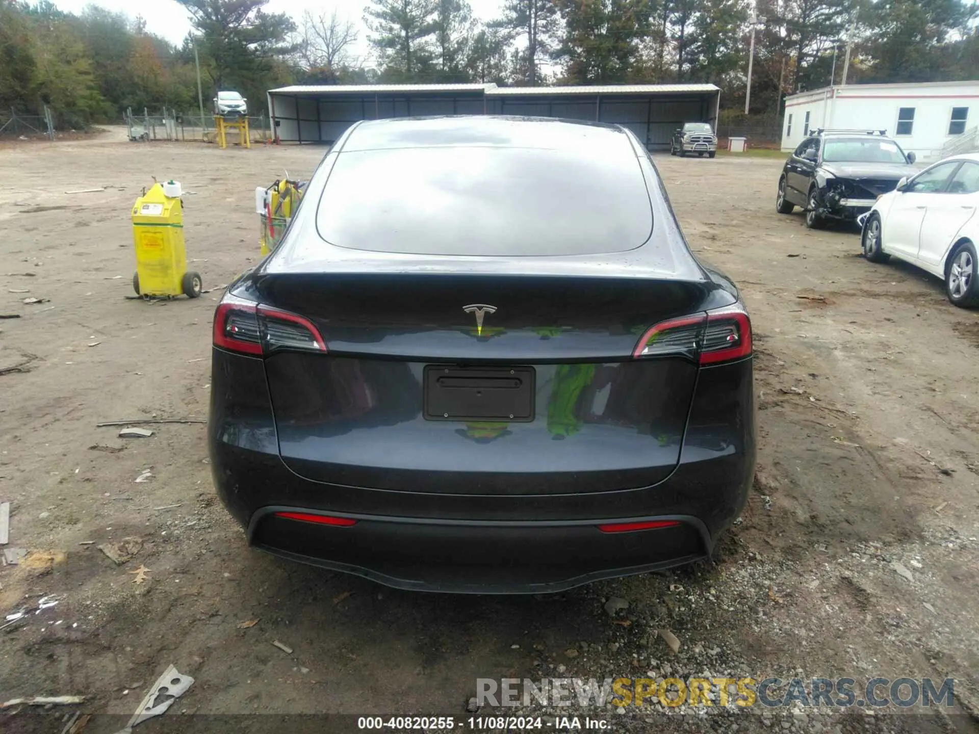 15 Photograph of a damaged car 7SAYGDED6RA310492 TESLA MODEL Y 2024