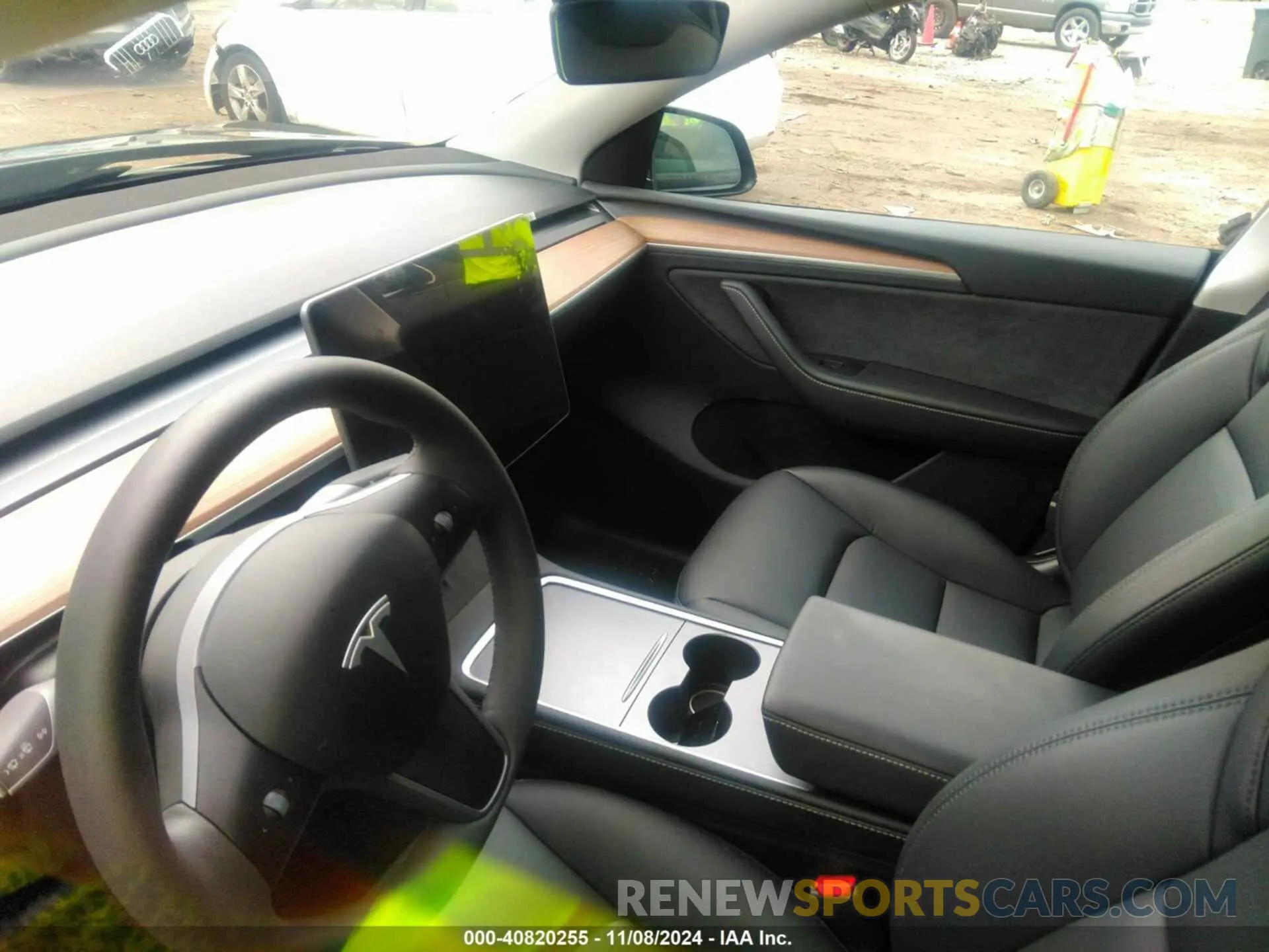 16 Photograph of a damaged car 7SAYGDED6RA310492 TESLA MODEL Y 2024