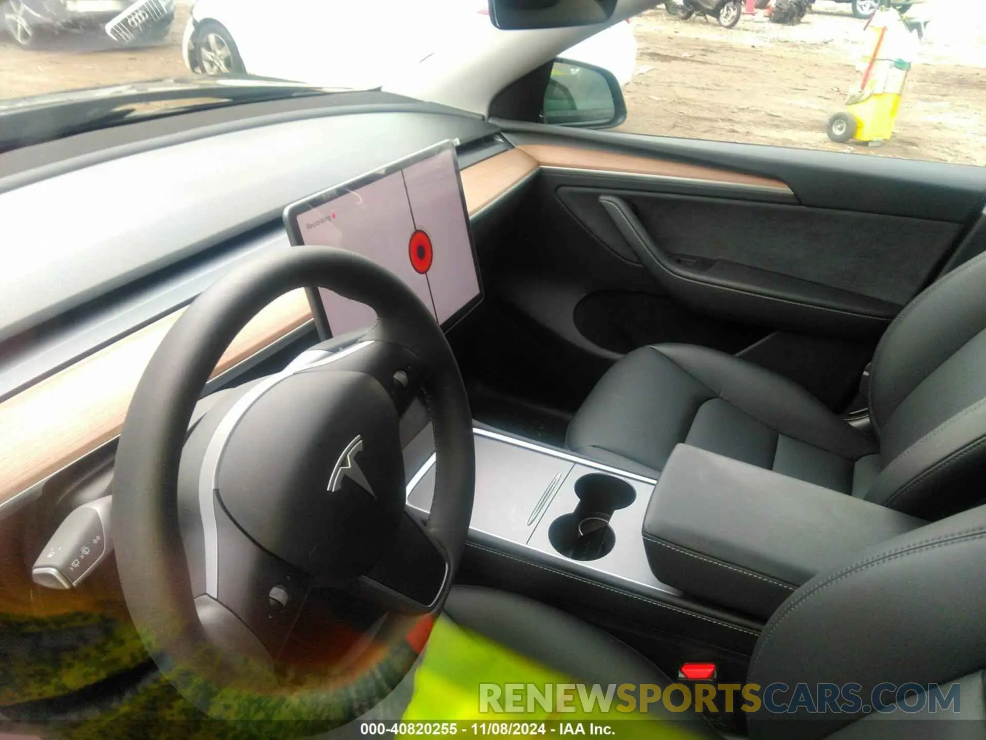 17 Photograph of a damaged car 7SAYGDED6RA310492 TESLA MODEL Y 2024