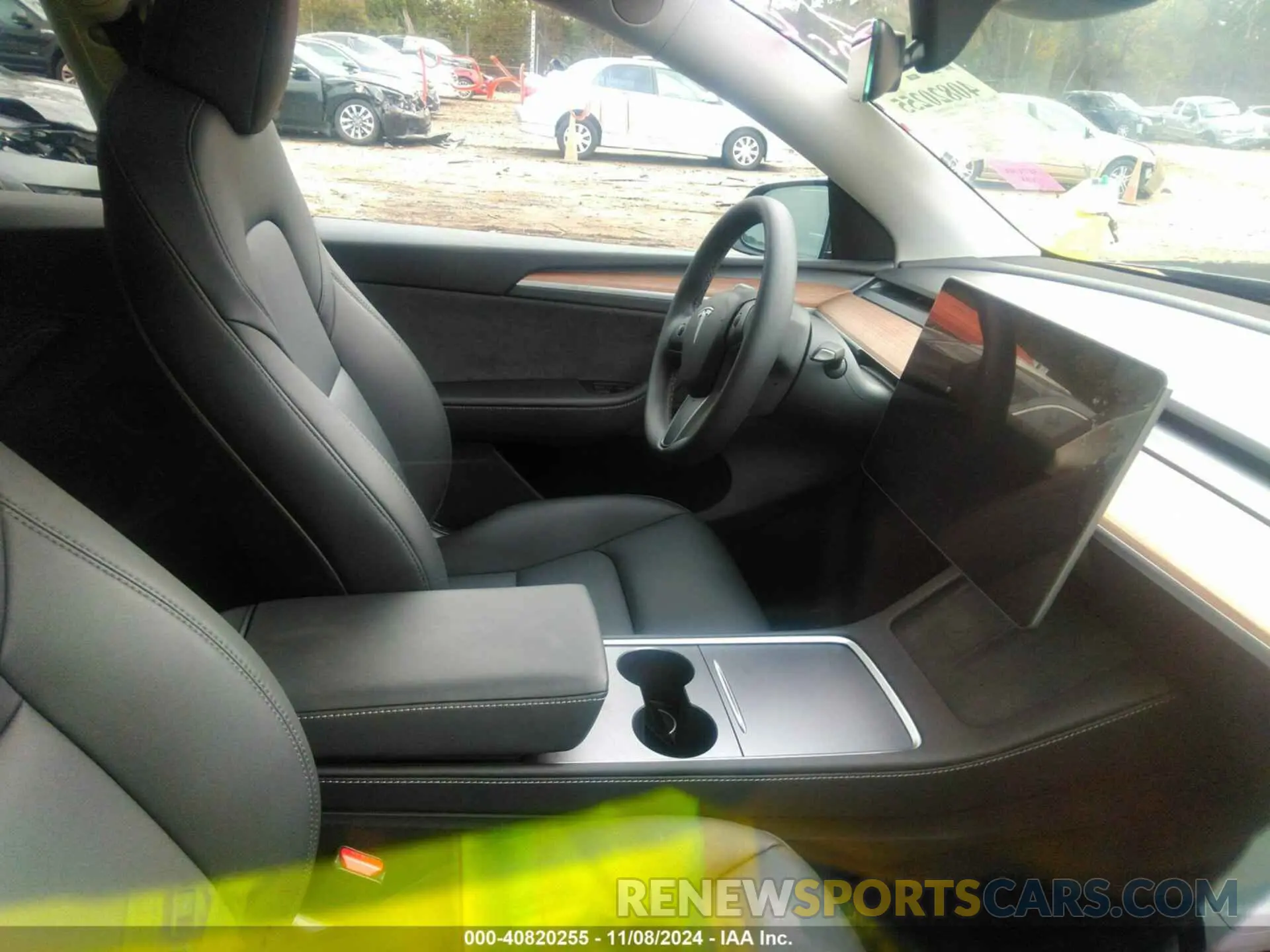 5 Photograph of a damaged car 7SAYGDED6RA310492 TESLA MODEL Y 2024