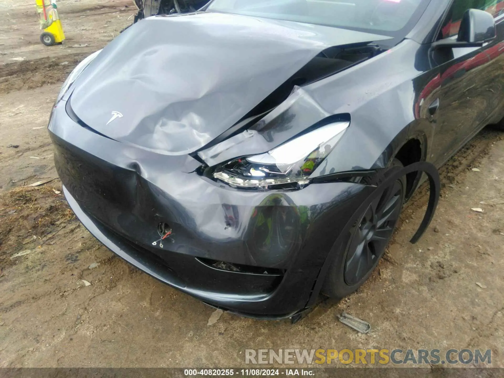 6 Photograph of a damaged car 7SAYGDED6RA310492 TESLA MODEL Y 2024