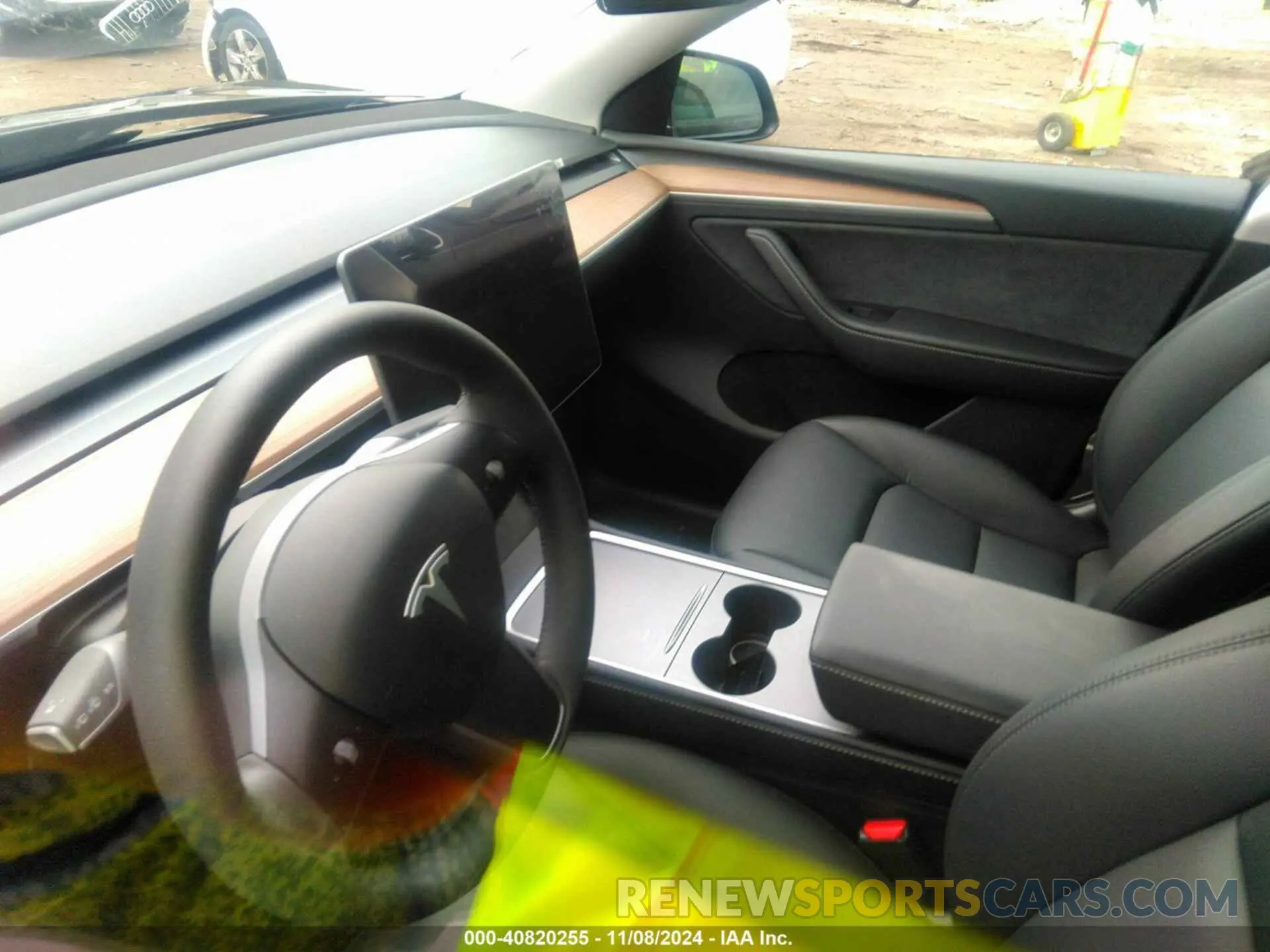 7 Photograph of a damaged car 7SAYGDED6RA310492 TESLA MODEL Y 2024