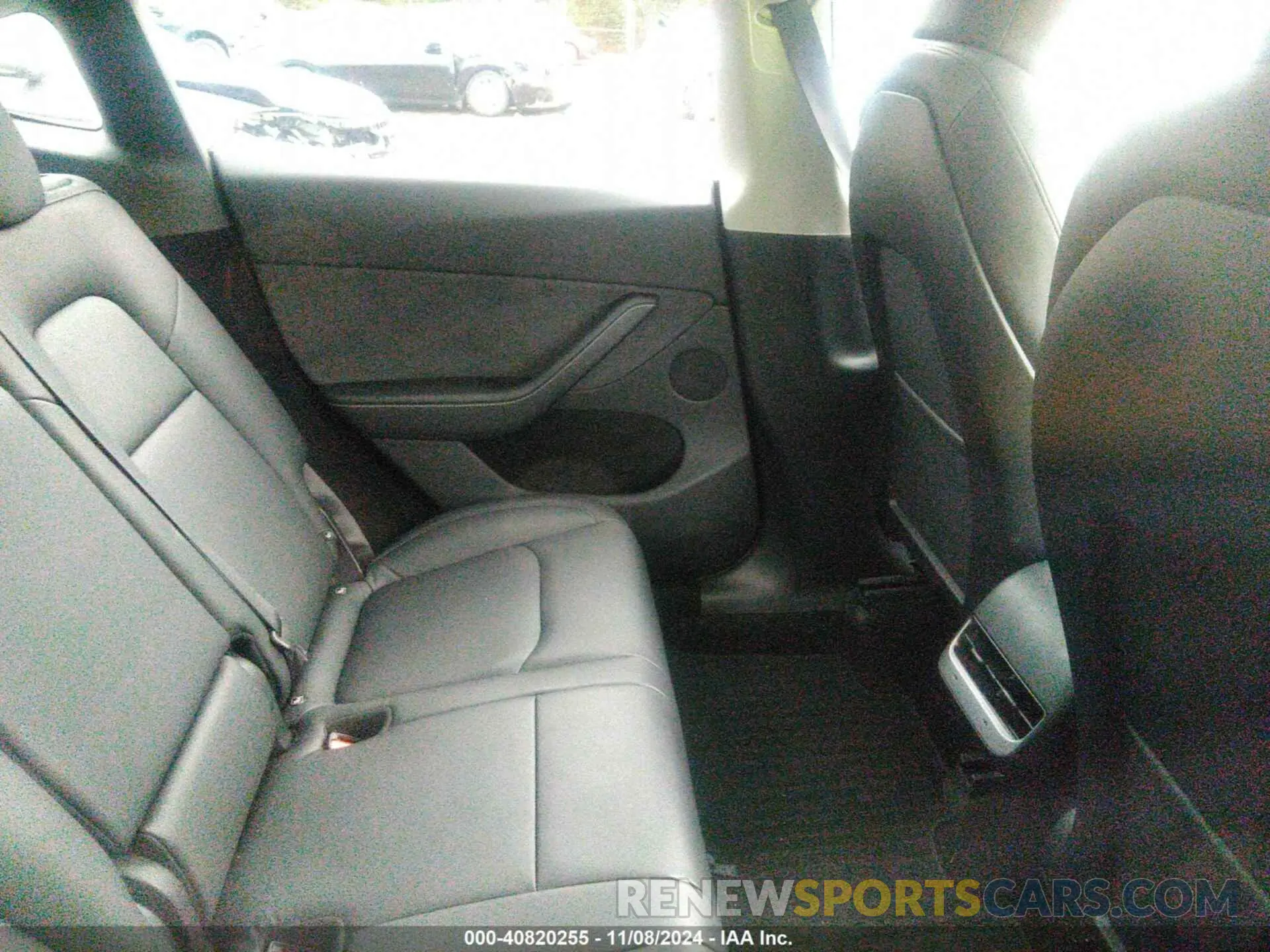 8 Photograph of a damaged car 7SAYGDED6RA310492 TESLA MODEL Y 2024