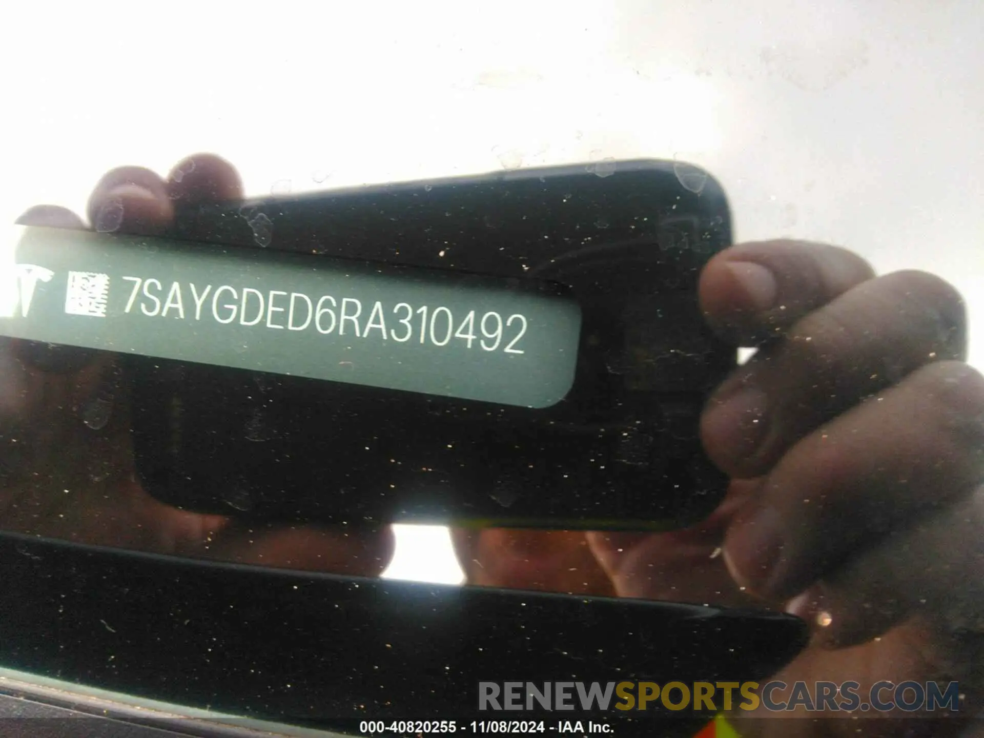 9 Photograph of a damaged car 7SAYGDED6RA310492 TESLA MODEL Y 2024