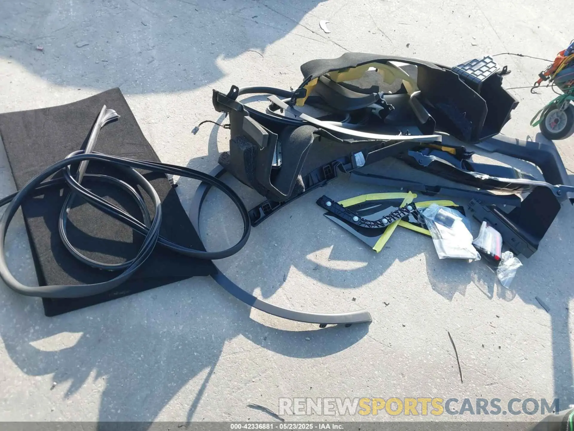 11 Photograph of a damaged car 7SAYGDED6RA334775 TESLA MODEL Y 2024