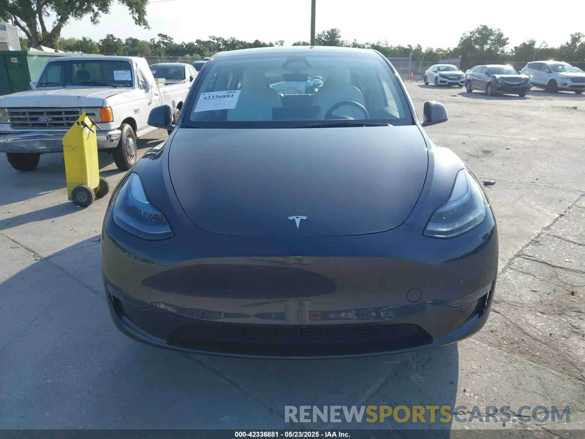 12 Photograph of a damaged car 7SAYGDED6RA334775 TESLA MODEL Y 2024