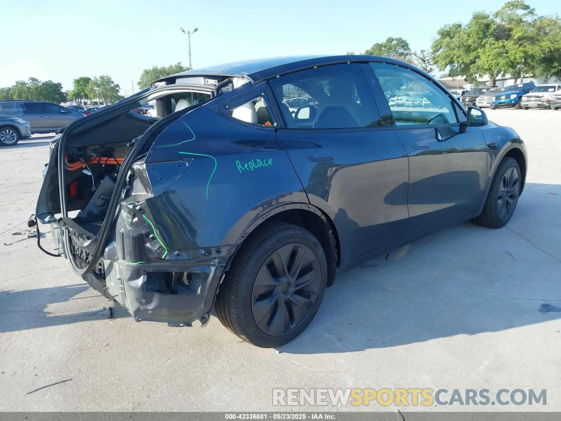4 Photograph of a damaged car 7SAYGDED6RA334775 TESLA MODEL Y 2024