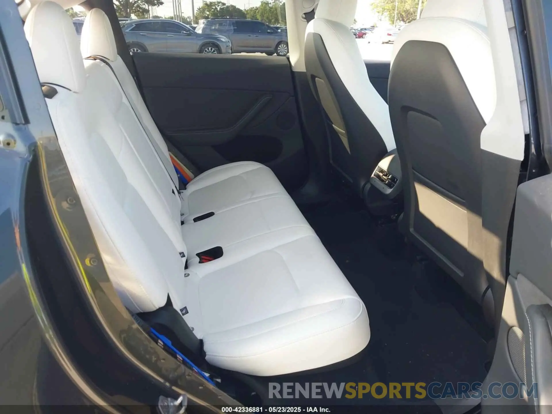 8 Photograph of a damaged car 7SAYGDED6RA334775 TESLA MODEL Y 2024