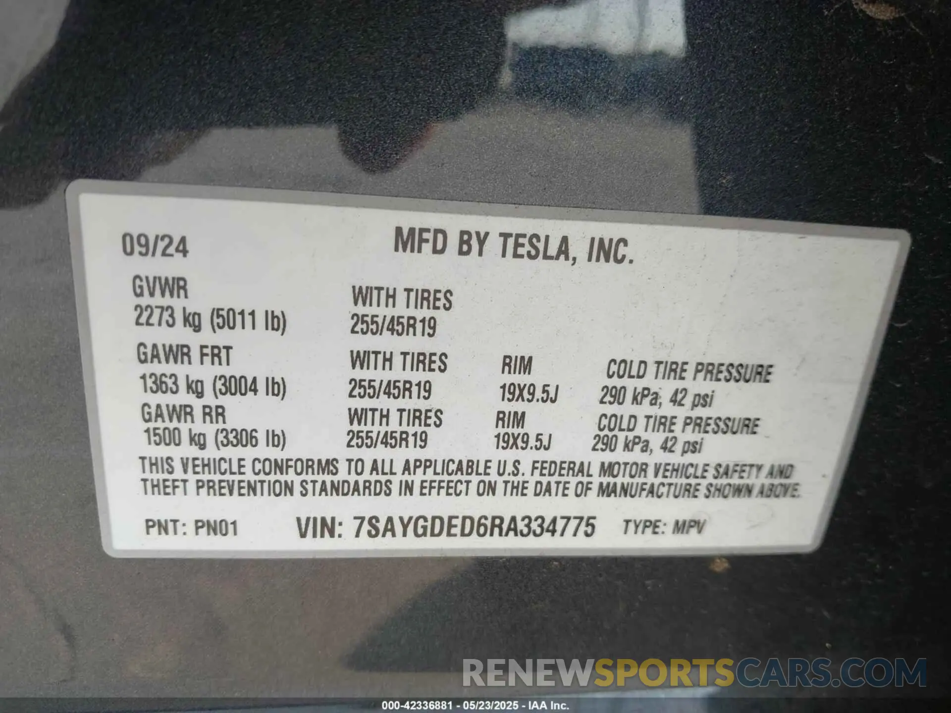 9 Photograph of a damaged car 7SAYGDED6RA334775 TESLA MODEL Y 2024