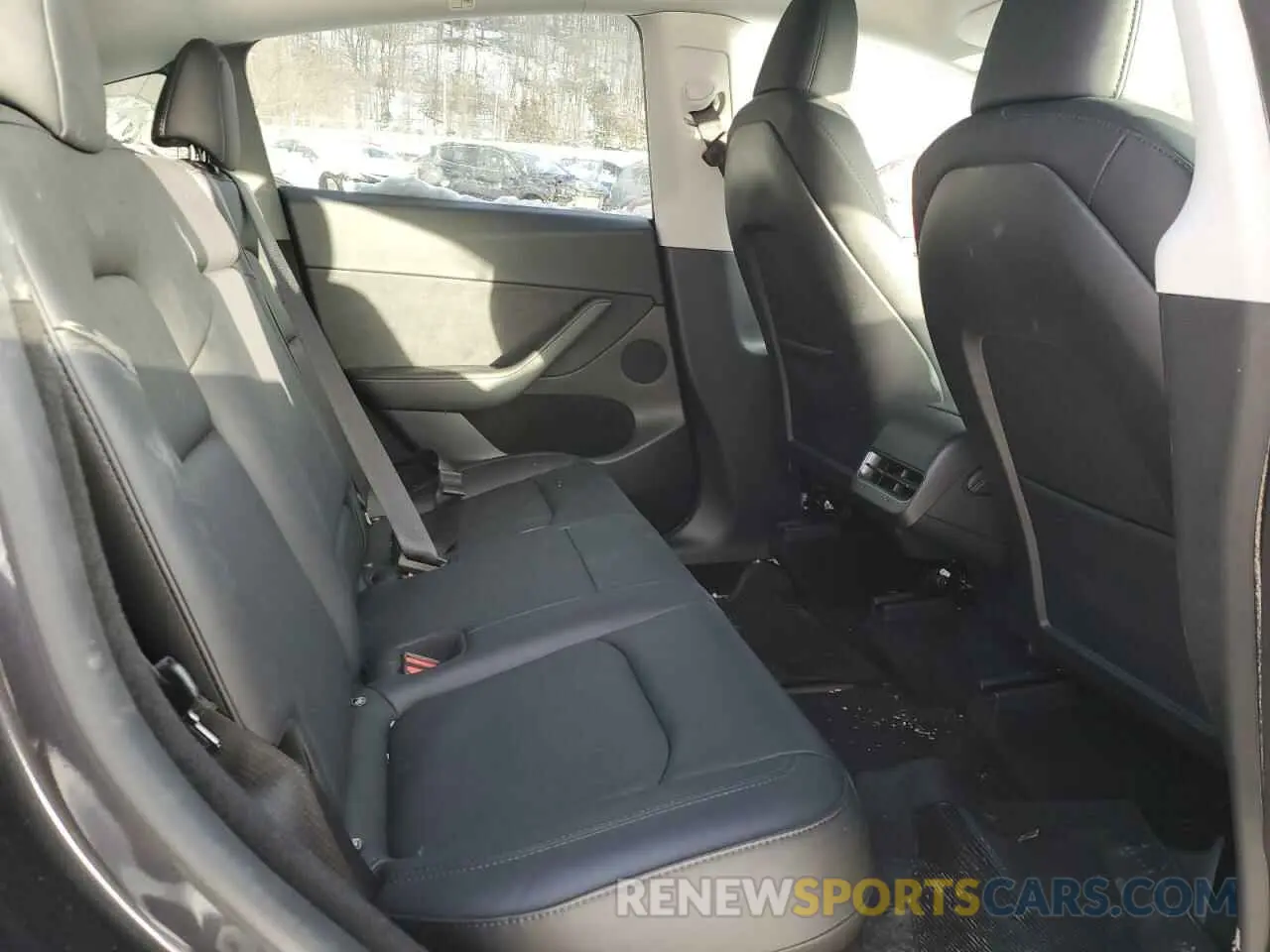 10 Photograph of a damaged car 7SAYGDED6RF014455 TESLA MODEL Y 2024