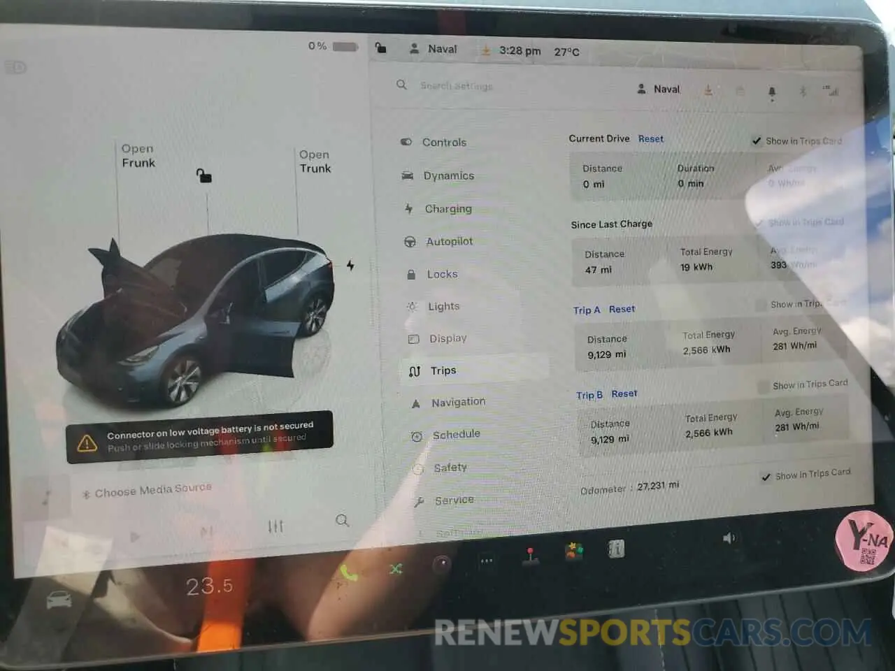 9 Photograph of a damaged car 7SAYGDED6RF014455 TESLA MODEL Y 2024