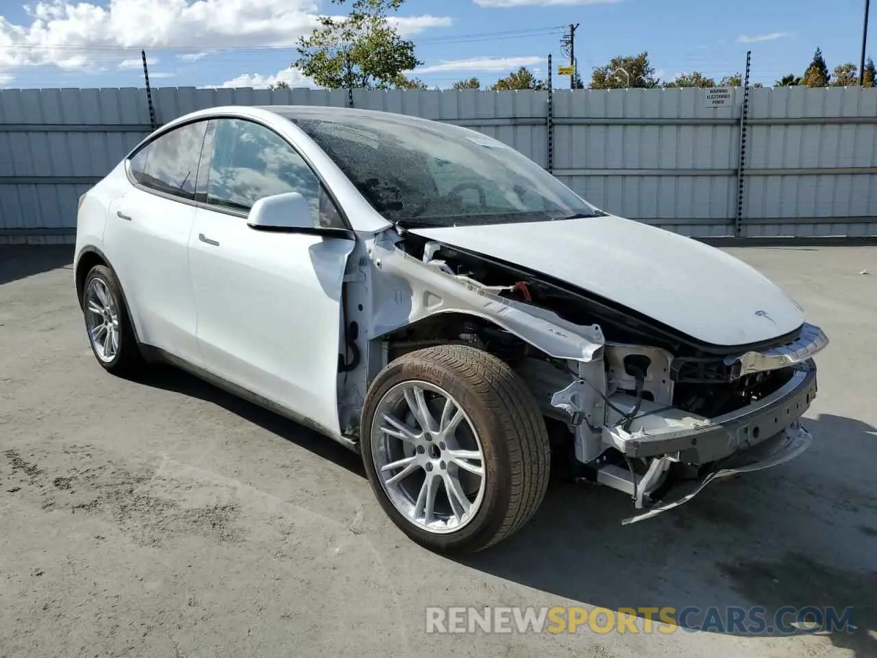 4 Photograph of a damaged car 7SAYGDED6RF044376 TESLA MODEL Y 2024