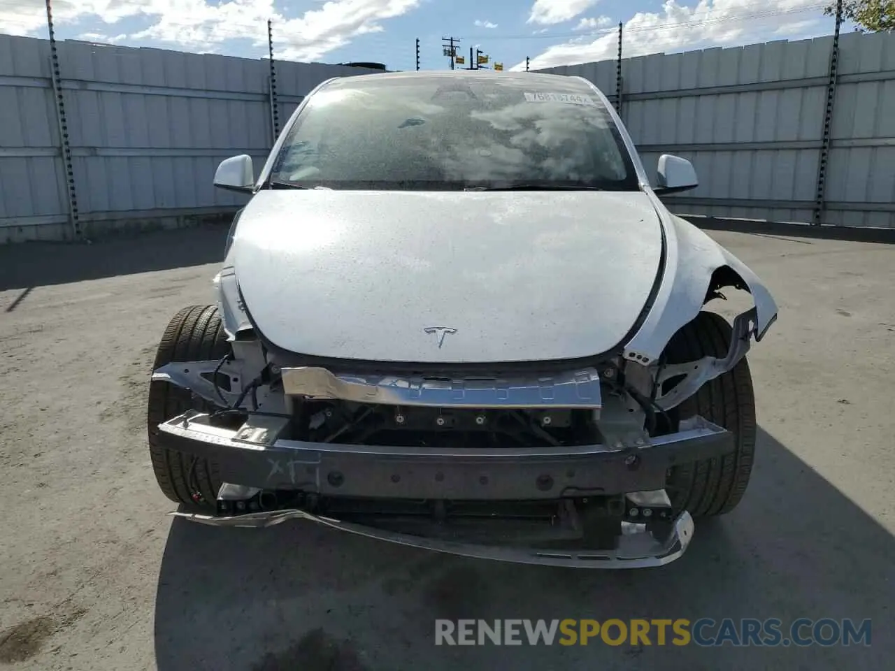 5 Photograph of a damaged car 7SAYGDED6RF044376 TESLA MODEL Y 2024