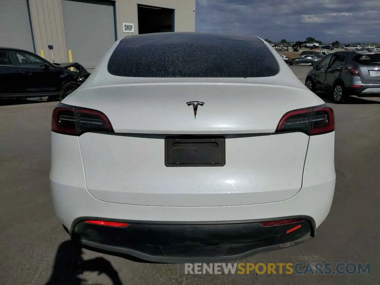6 Photograph of a damaged car 7SAYGDED6RF044376 TESLA MODEL Y 2024