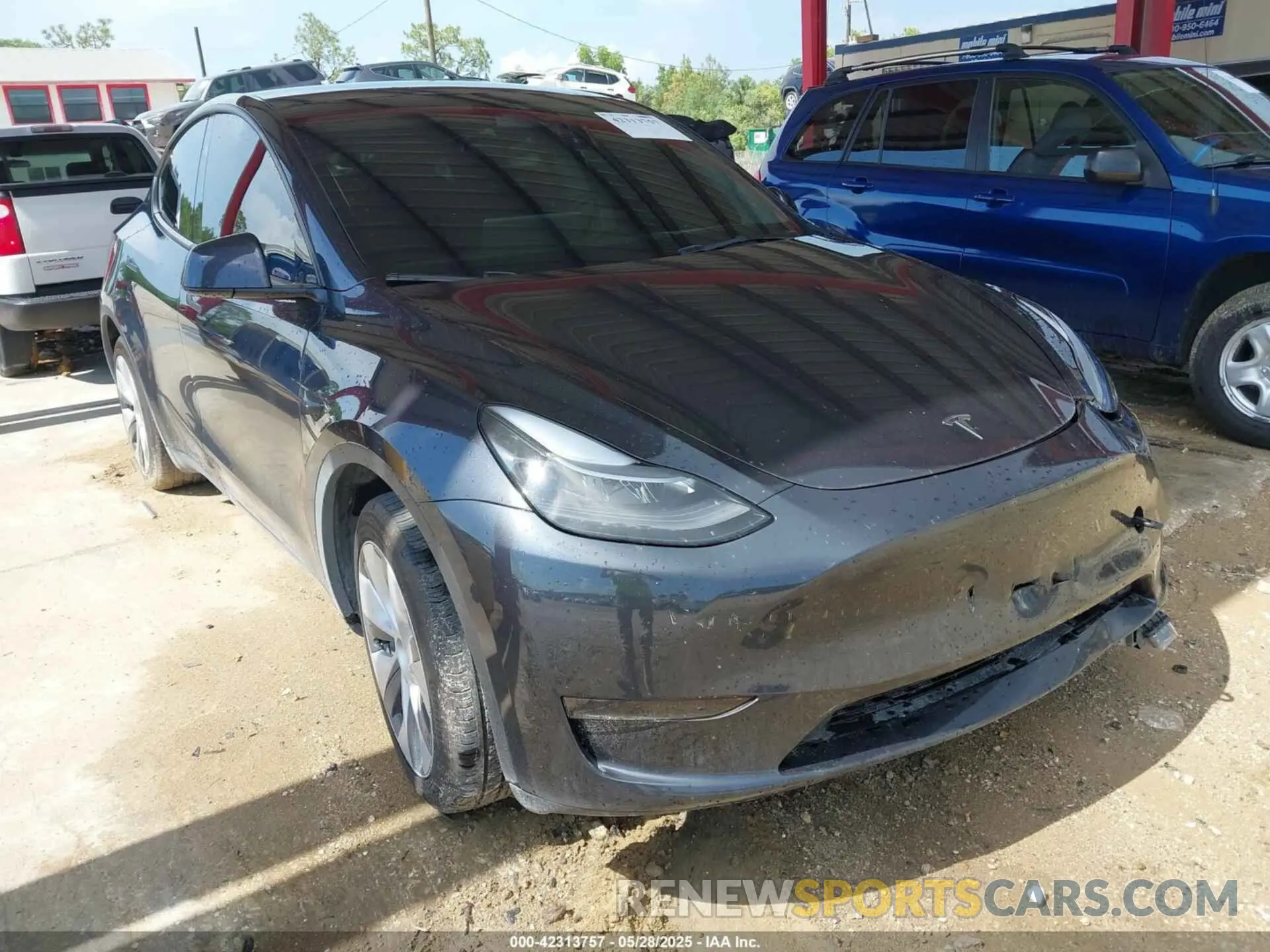 1 Photograph of a damaged car 7SAYGDED6RF054342 TESLA MODEL Y 2024