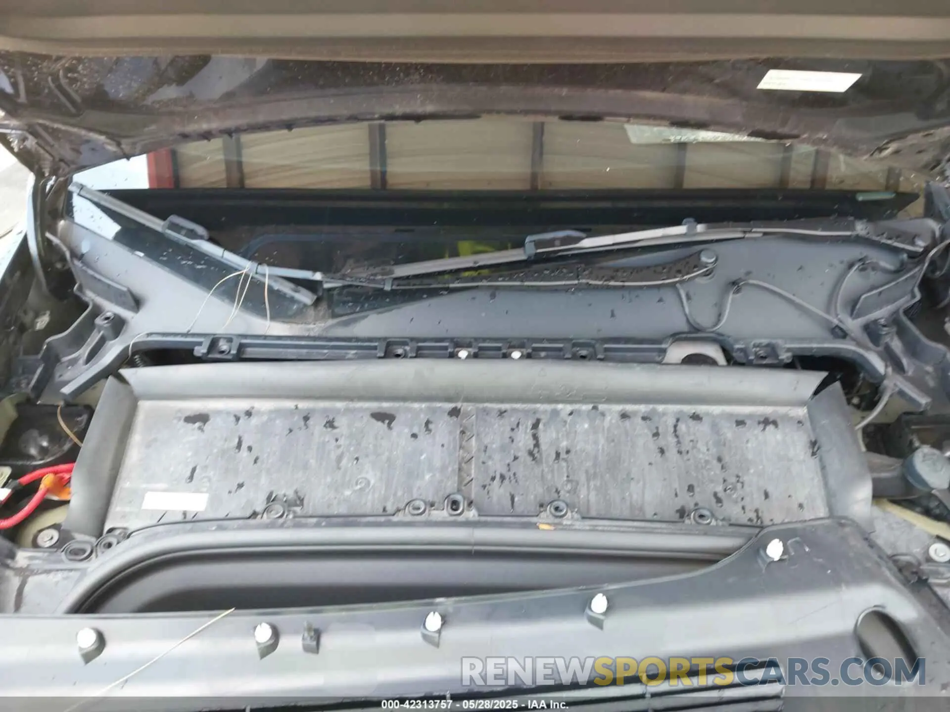 10 Photograph of a damaged car 7SAYGDED6RF054342 TESLA MODEL Y 2024
