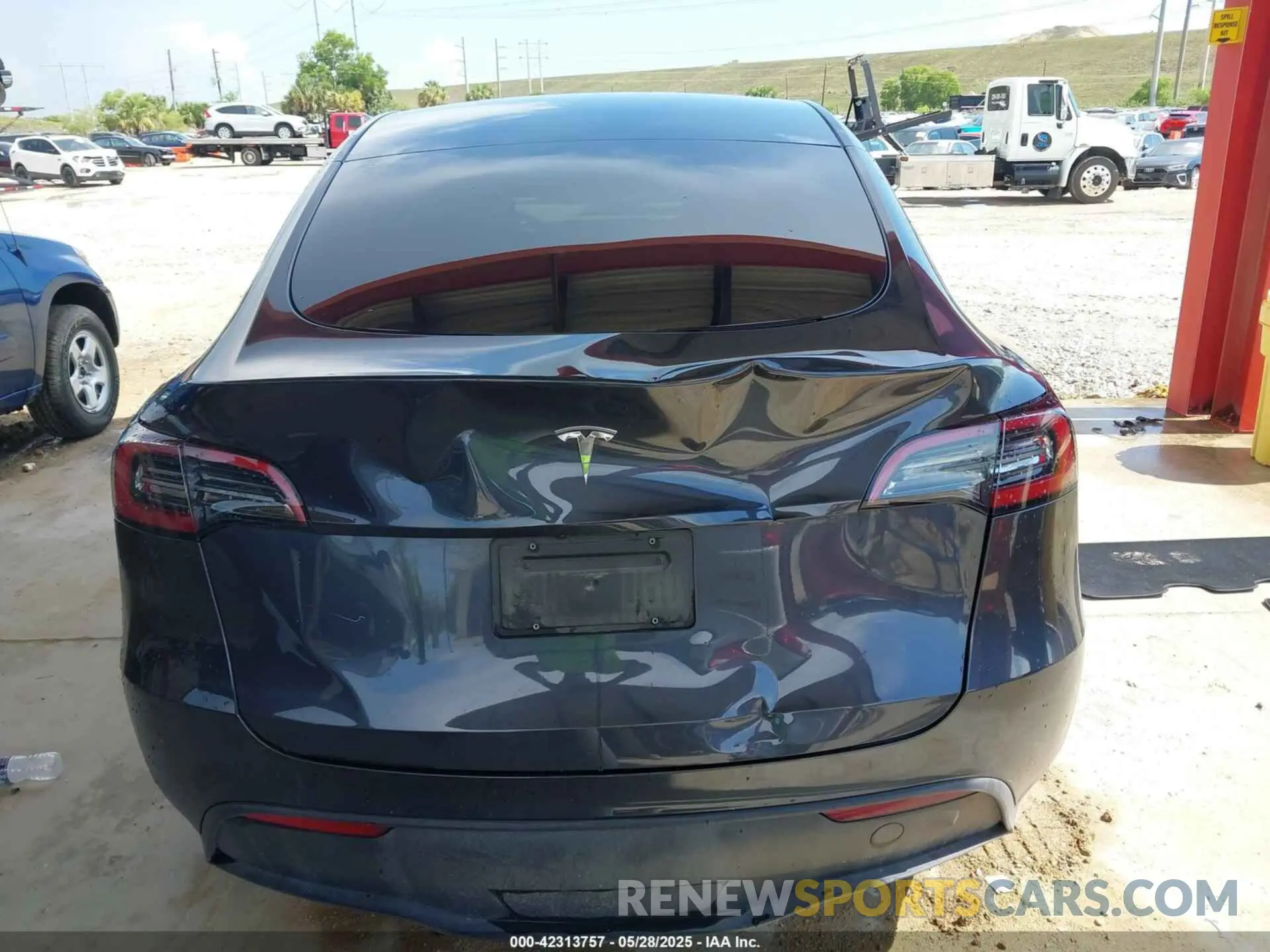 16 Photograph of a damaged car 7SAYGDED6RF054342 TESLA MODEL Y 2024