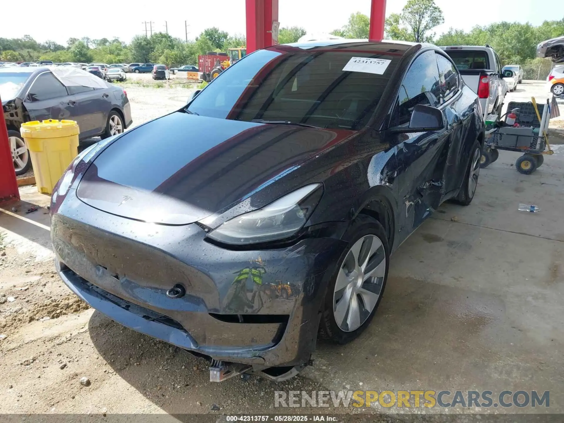 2 Photograph of a damaged car 7SAYGDED6RF054342 TESLA MODEL Y 2024