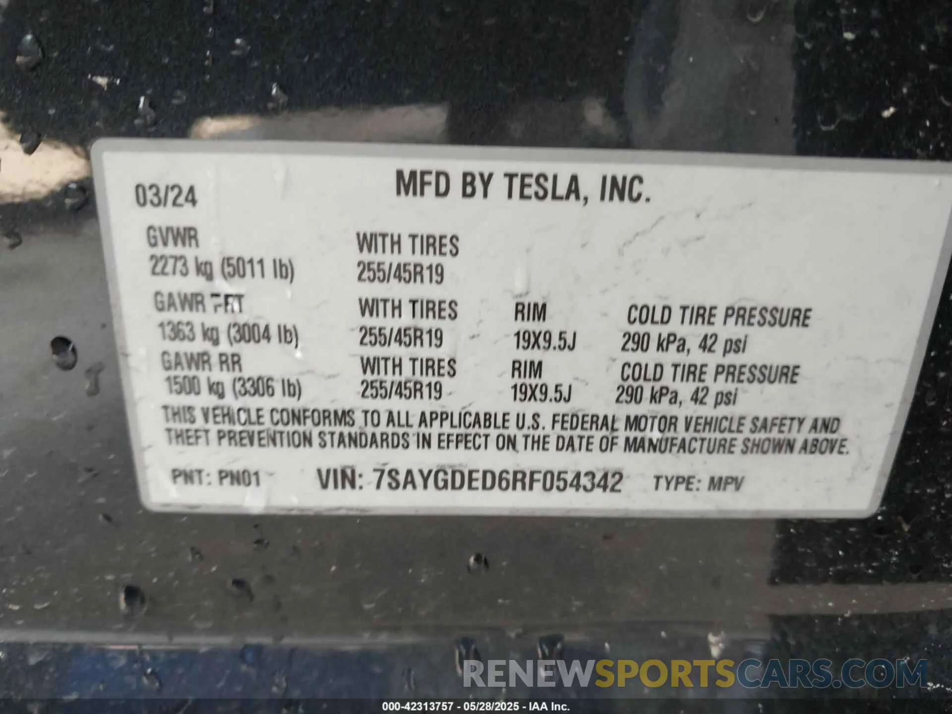 9 Photograph of a damaged car 7SAYGDED6RF054342 TESLA MODEL Y 2024