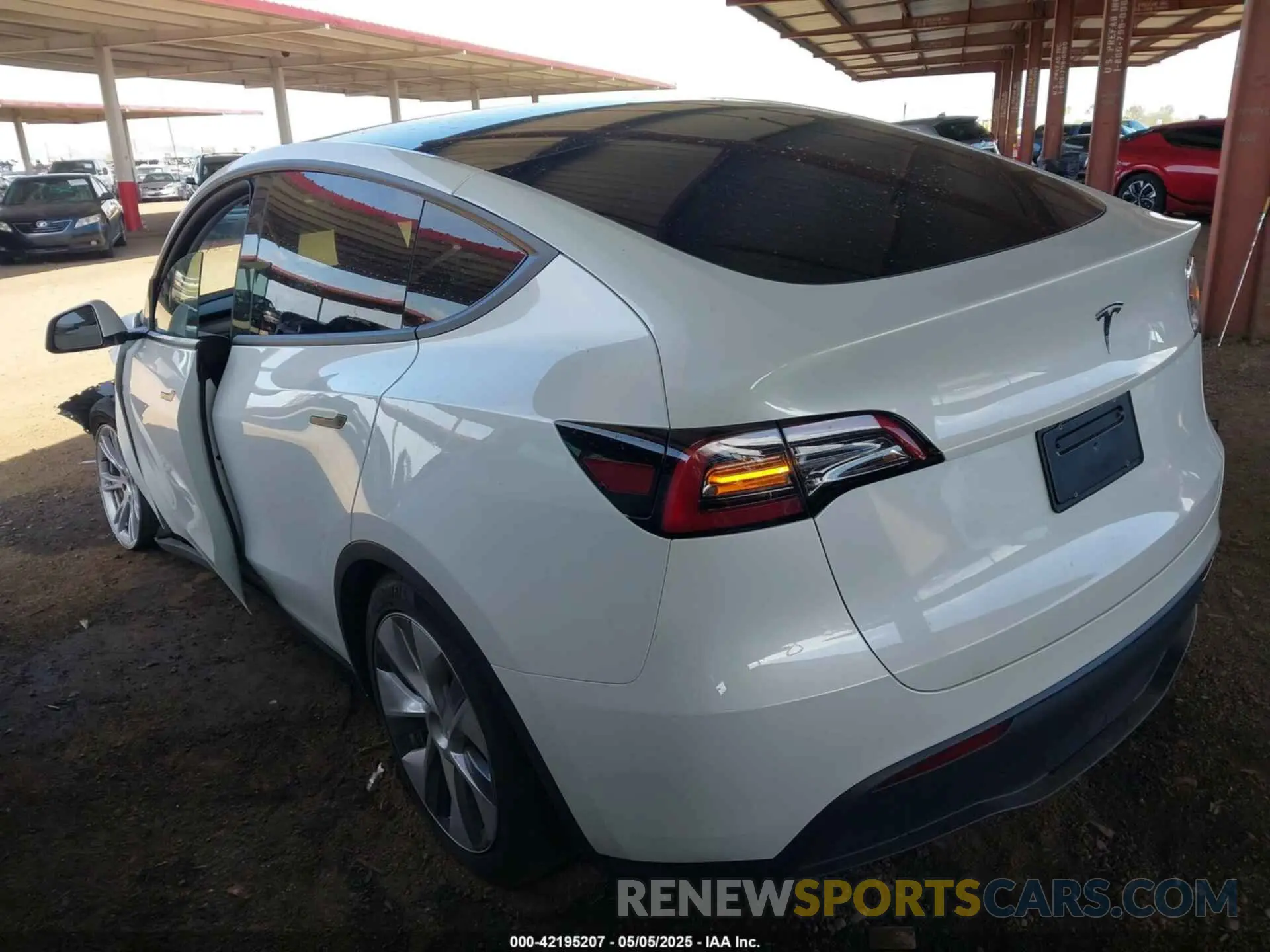 3 Photograph of a damaged car 7SAYGDED6RF056253 TESLA MODEL Y 2024