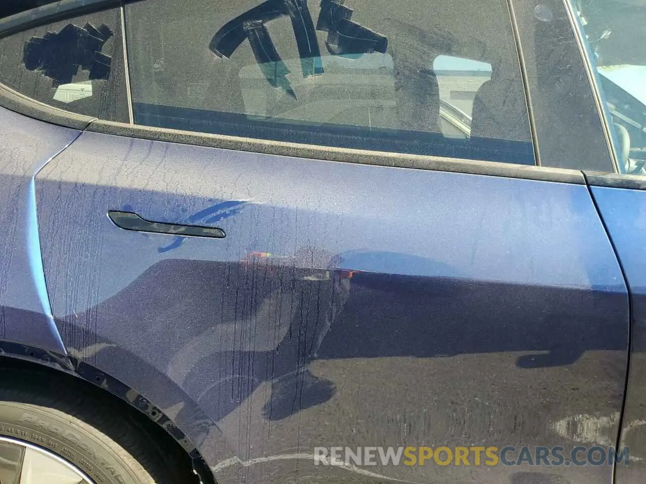 10 Photograph of a damaged car 7SAYGDED6RF083842 TESLA MODEL Y 2024