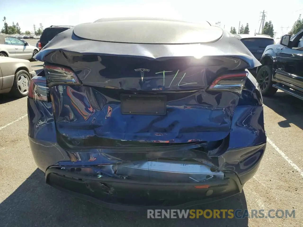 6 Photograph of a damaged car 7SAYGDED6RF083842 TESLA MODEL Y 2024