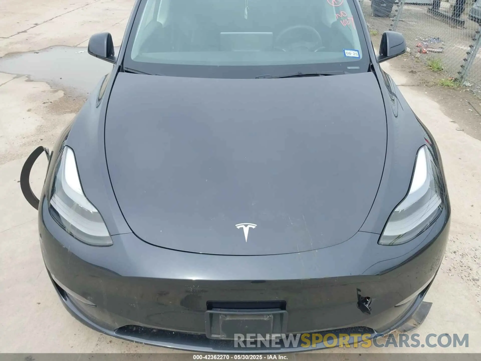 10 Photograph of a damaged car 7SAYGDED6RF092556 TESLA MODEL Y 2024