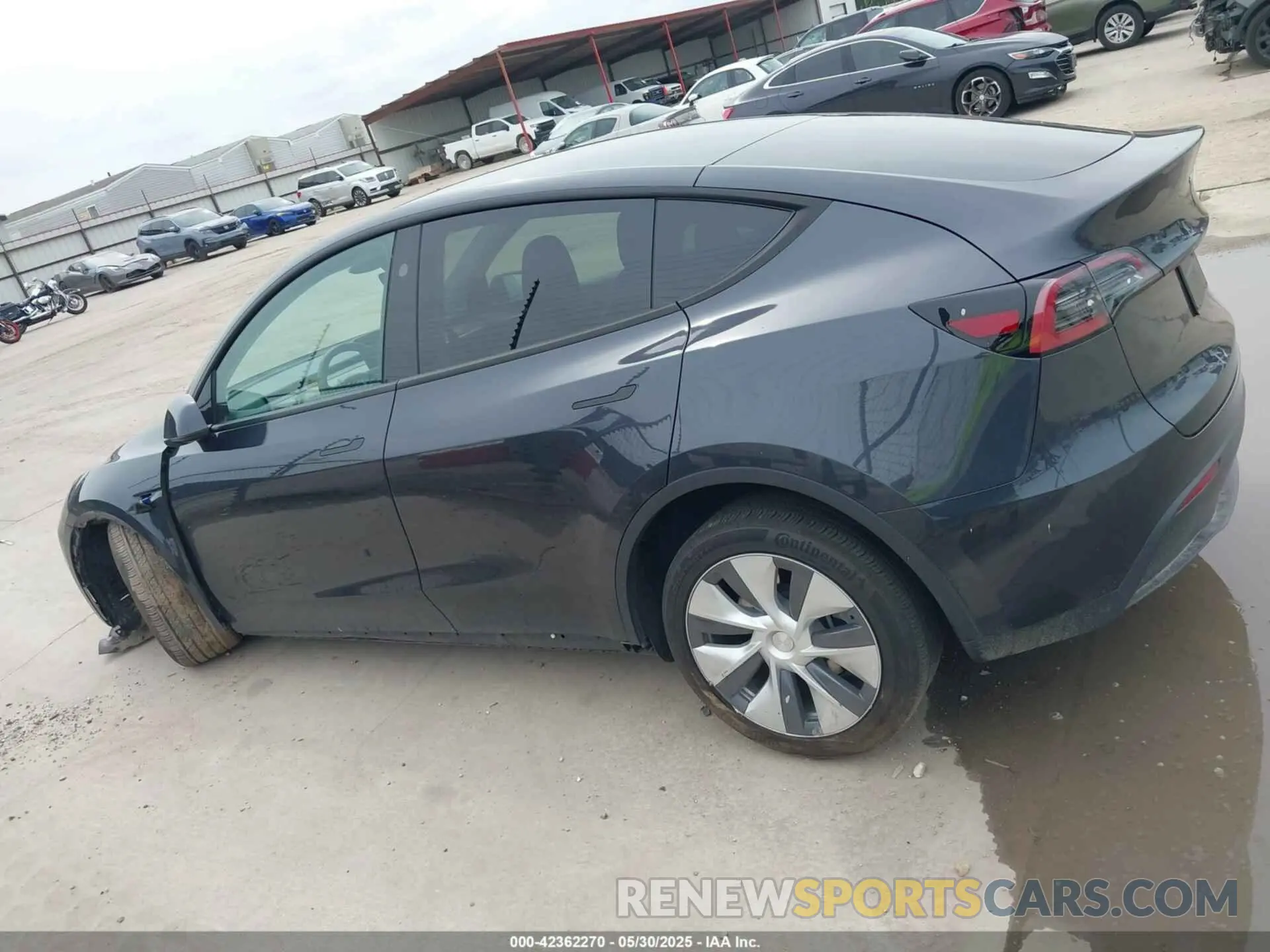 13 Photograph of a damaged car 7SAYGDED6RF092556 TESLA MODEL Y 2024