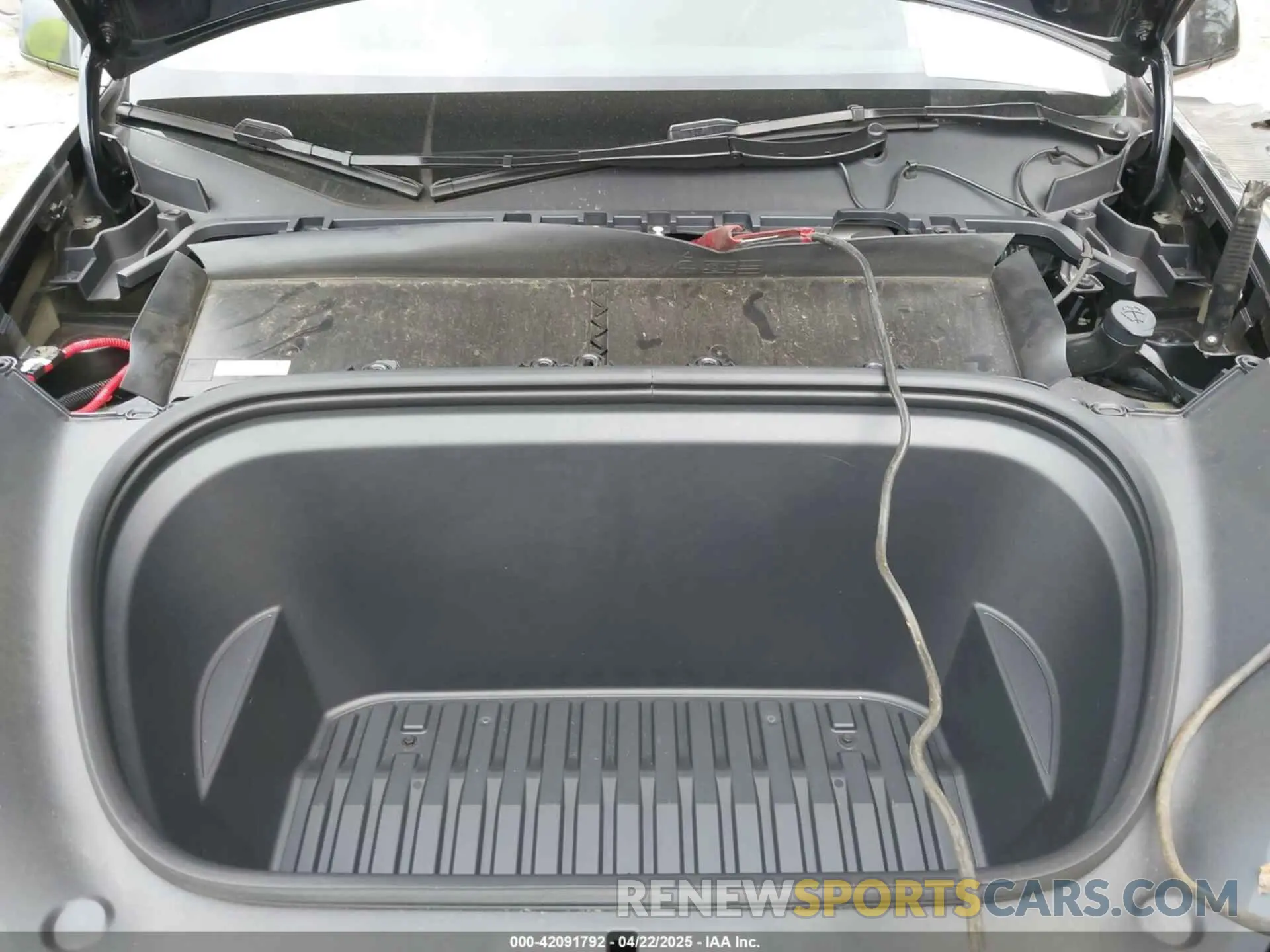 10 Photograph of a damaged car 7SAYGDED6RF098275 TESLA MODEL Y 2024
