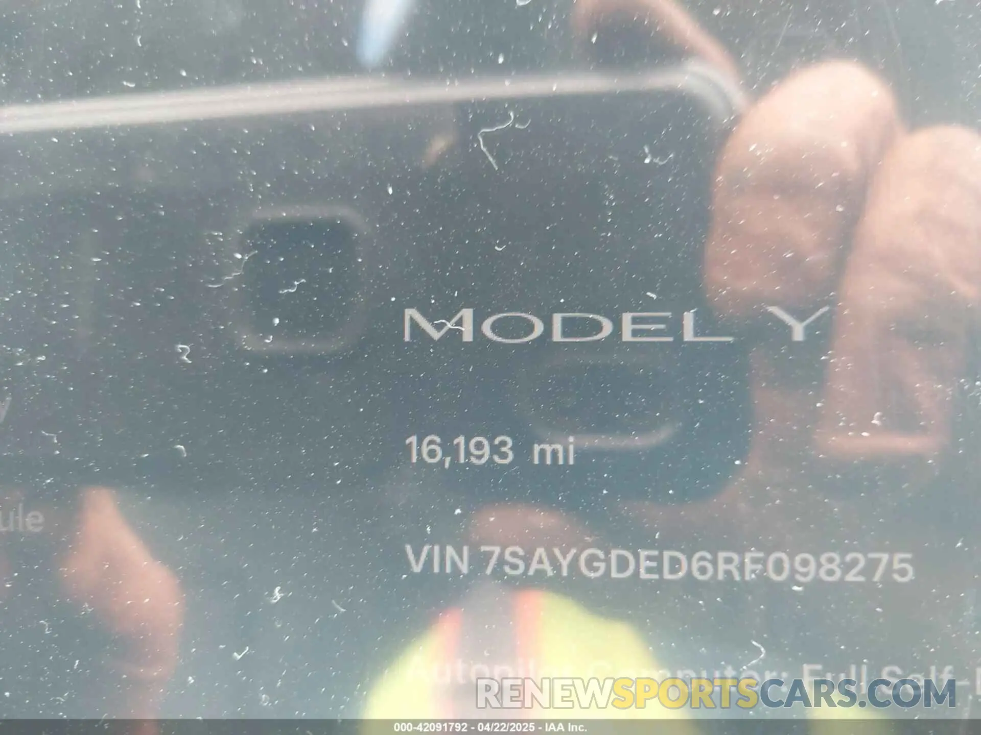 15 Photograph of a damaged car 7SAYGDED6RF098275 TESLA MODEL Y 2024