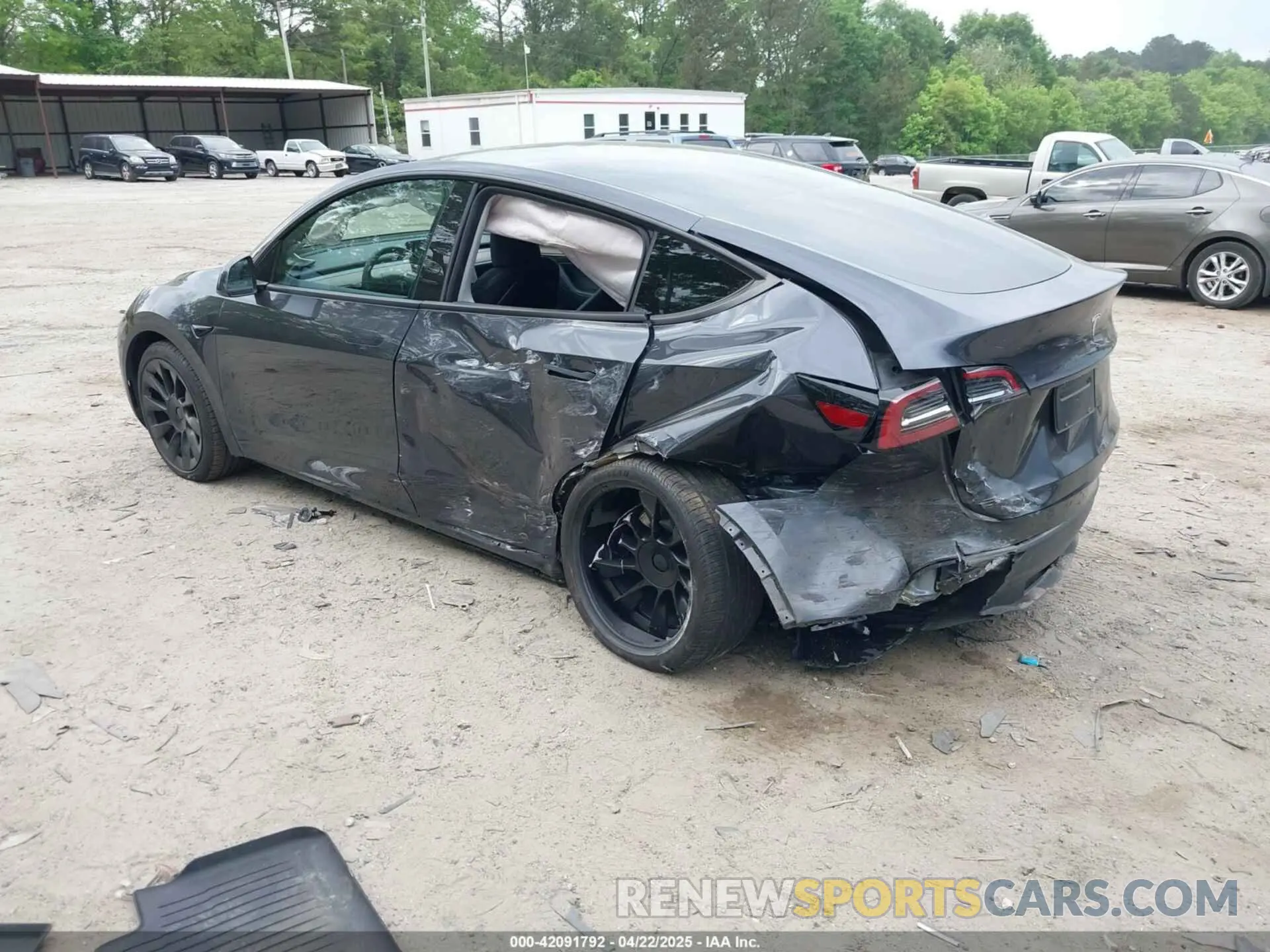 3 Photograph of a damaged car 7SAYGDED6RF098275 TESLA MODEL Y 2024