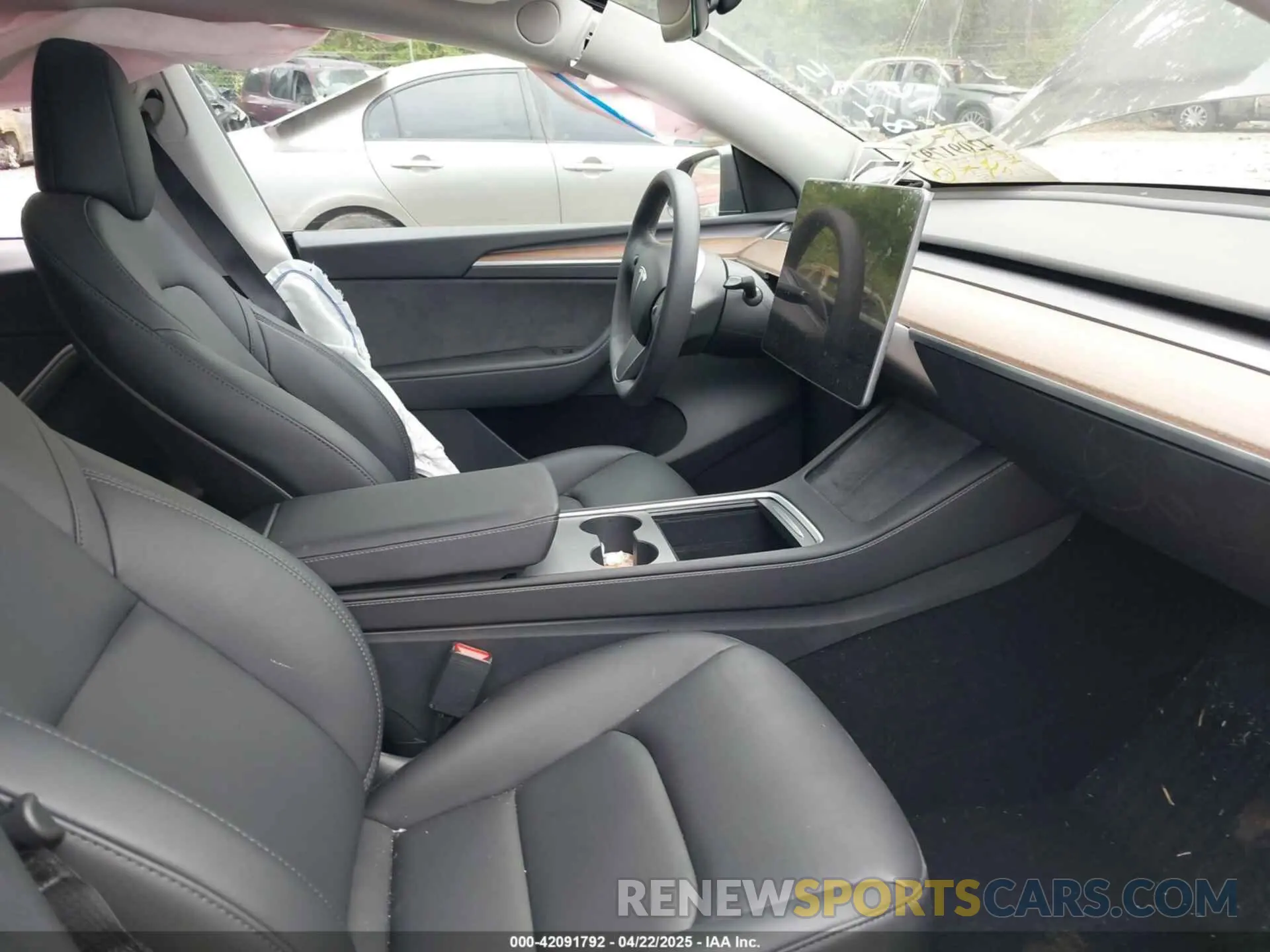 5 Photograph of a damaged car 7SAYGDED6RF098275 TESLA MODEL Y 2024
