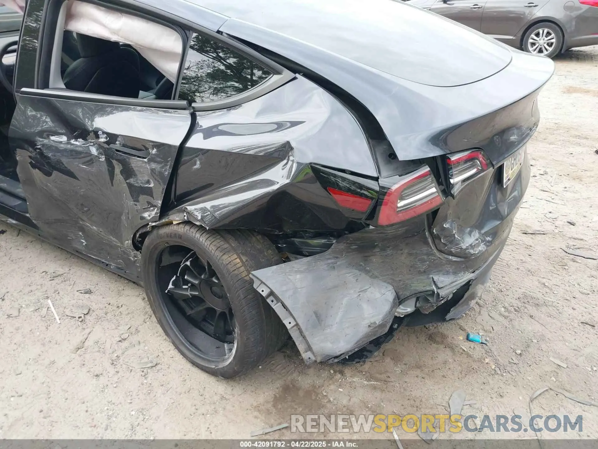 6 Photograph of a damaged car 7SAYGDED6RF098275 TESLA MODEL Y 2024