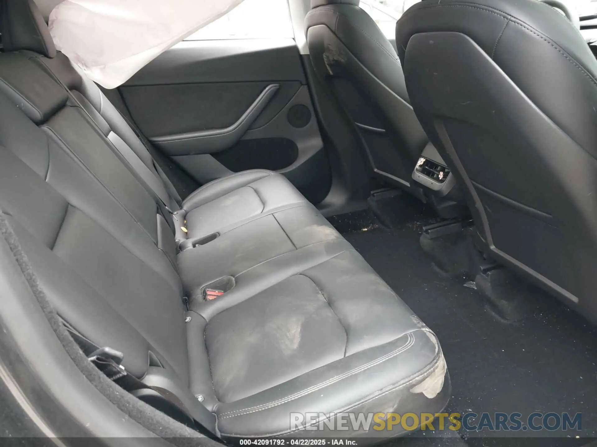 8 Photograph of a damaged car 7SAYGDED6RF098275 TESLA MODEL Y 2024