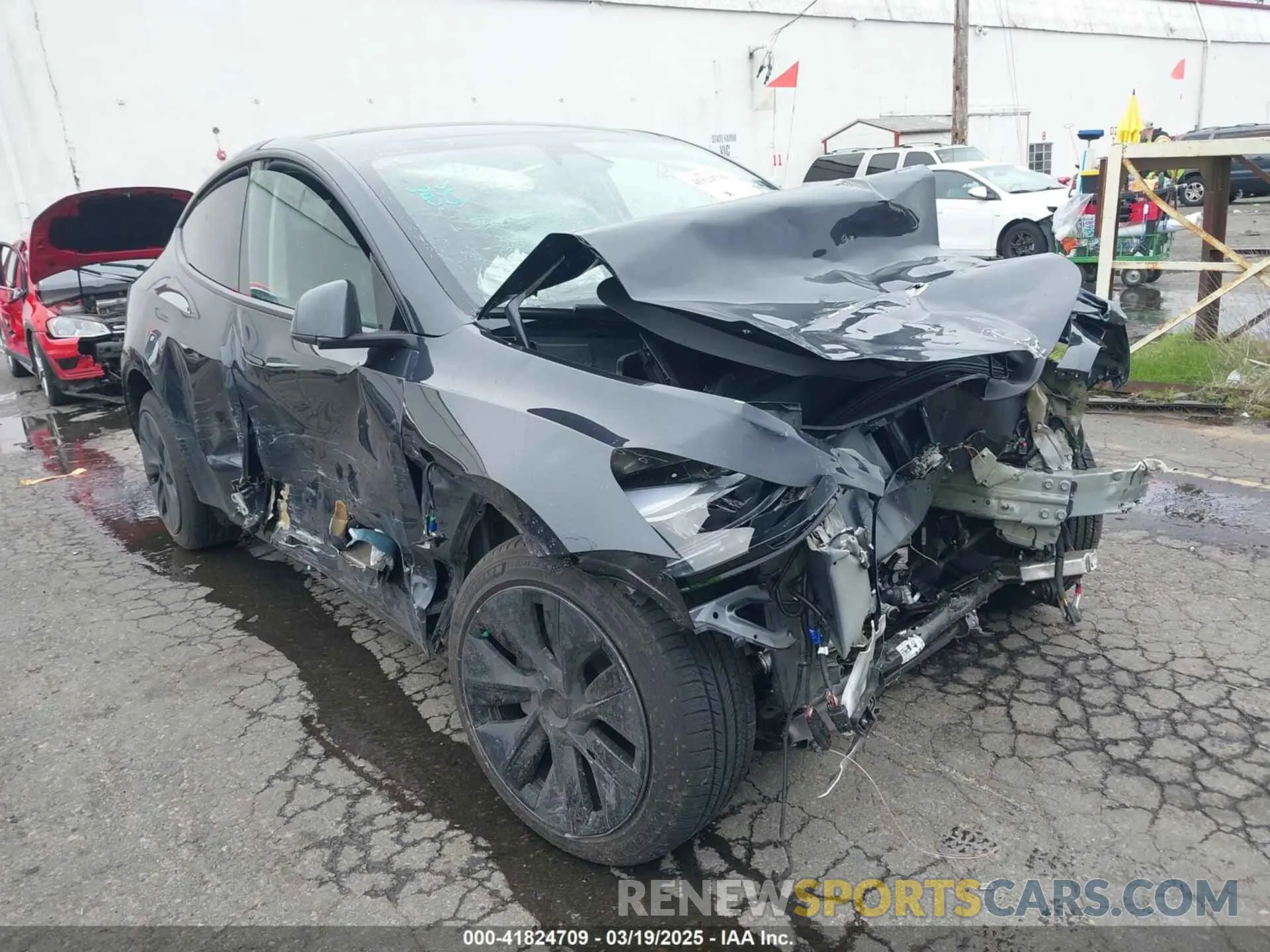 1 Photograph of a damaged car 7SAYGDED6RF102745 TESLA MODEL Y 2024