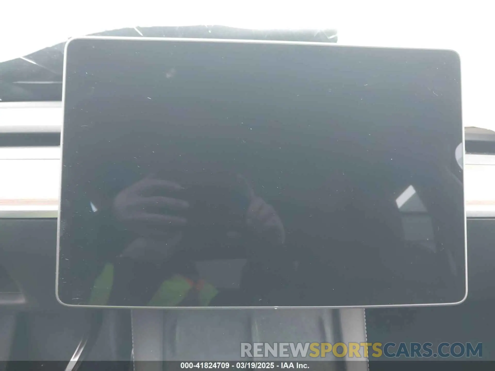 16 Photograph of a damaged car 7SAYGDED6RF102745 TESLA MODEL Y 2024