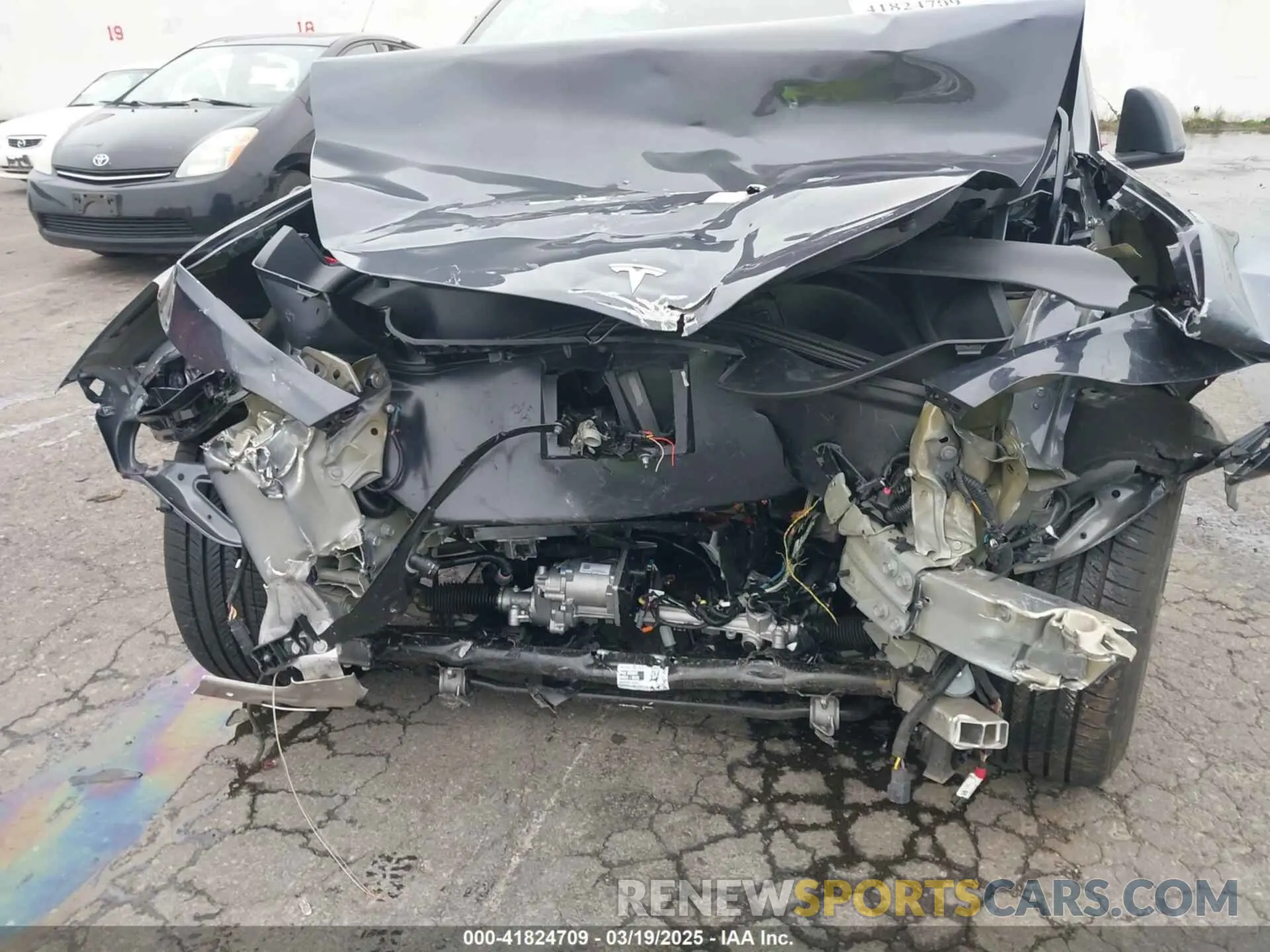 6 Photograph of a damaged car 7SAYGDED6RF102745 TESLA MODEL Y 2024