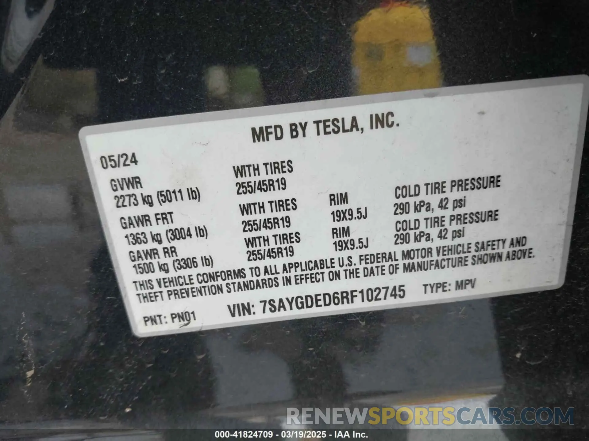 9 Photograph of a damaged car 7SAYGDED6RF102745 TESLA MODEL Y 2024