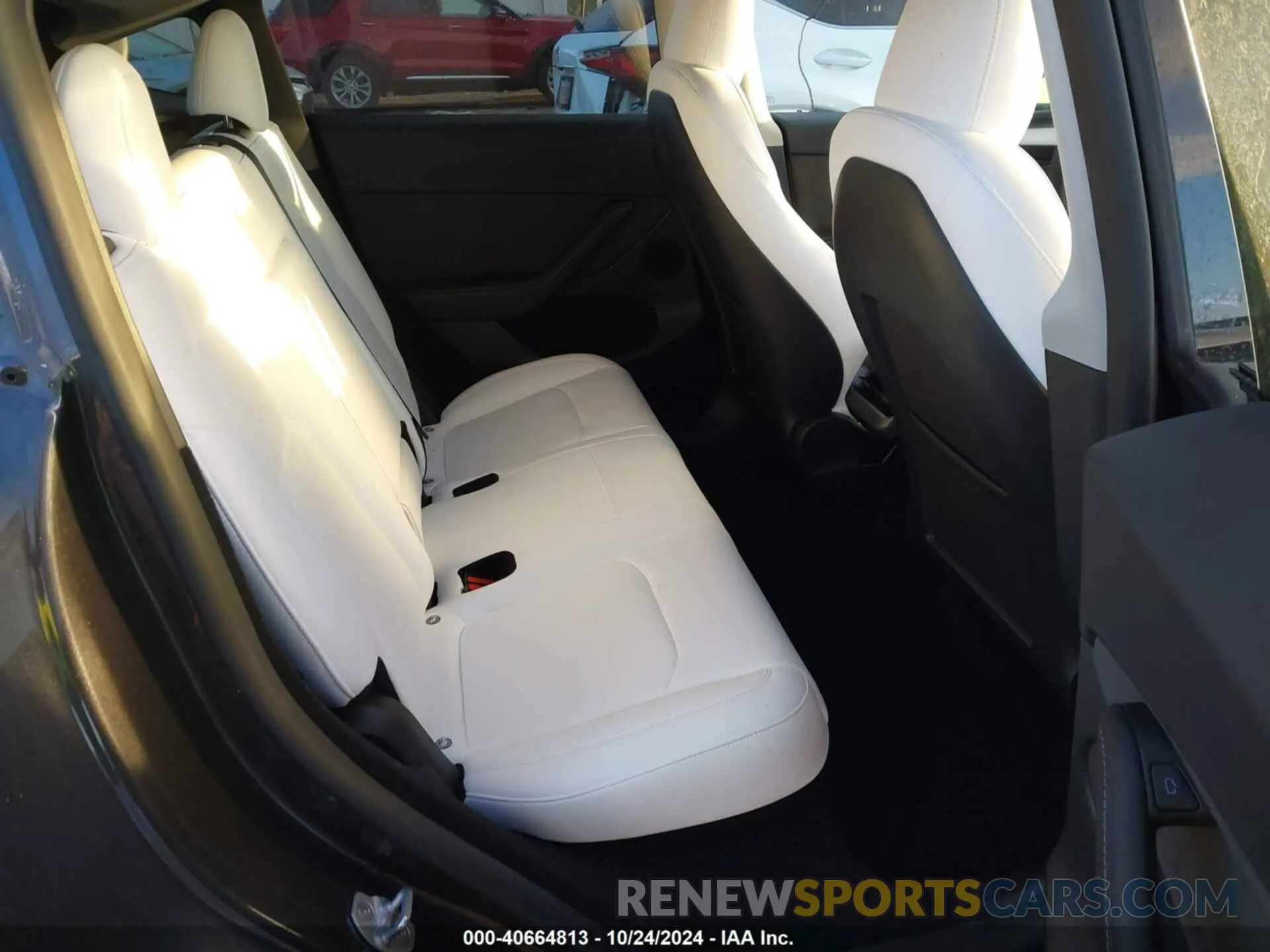 8 Photograph of a damaged car 7SAYGDED6RF105175 TESLA MODEL Y 2024