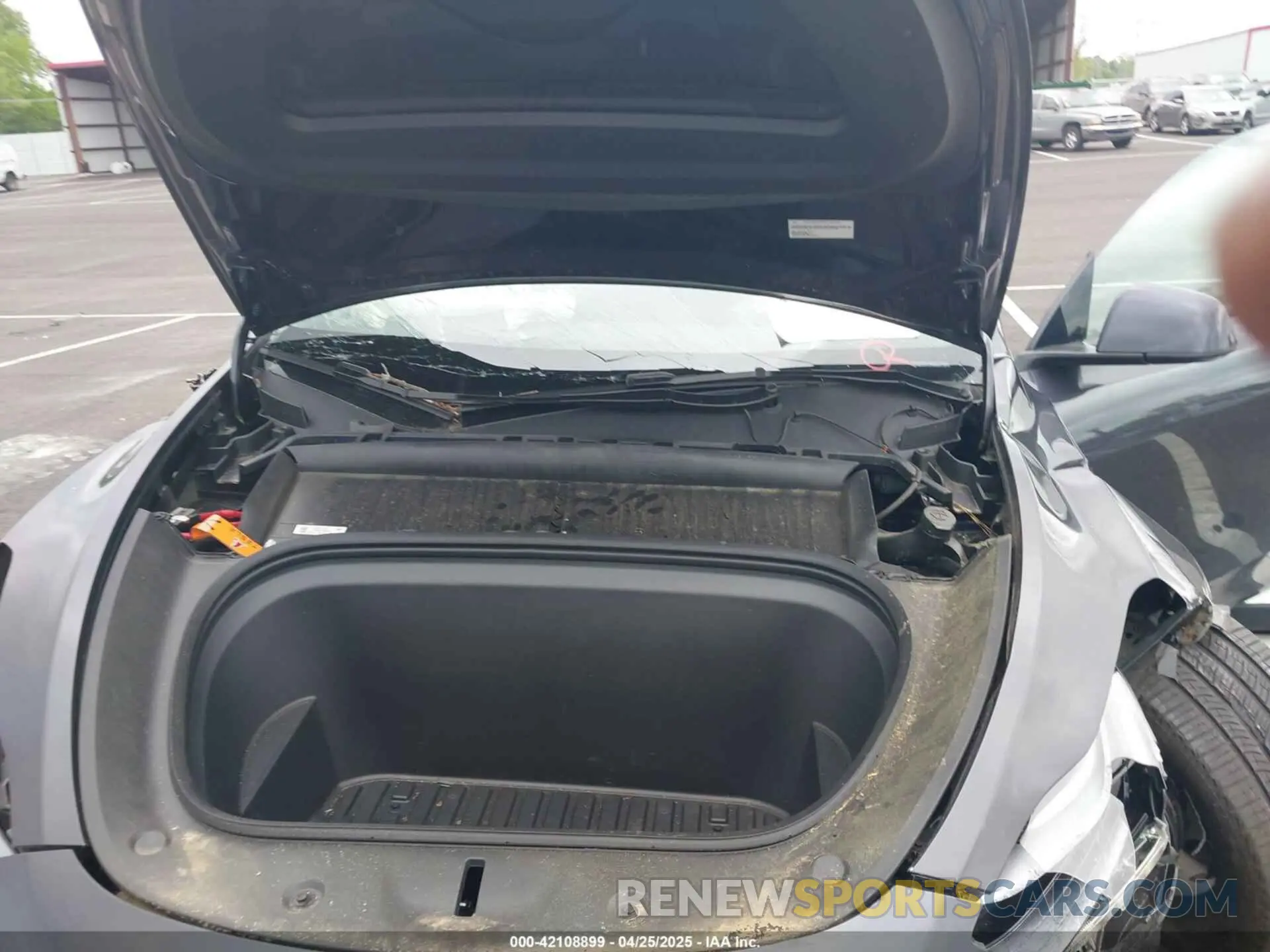 10 Photograph of a damaged car 7SAYGDED6RF151881 TESLA MODEL Y 2024