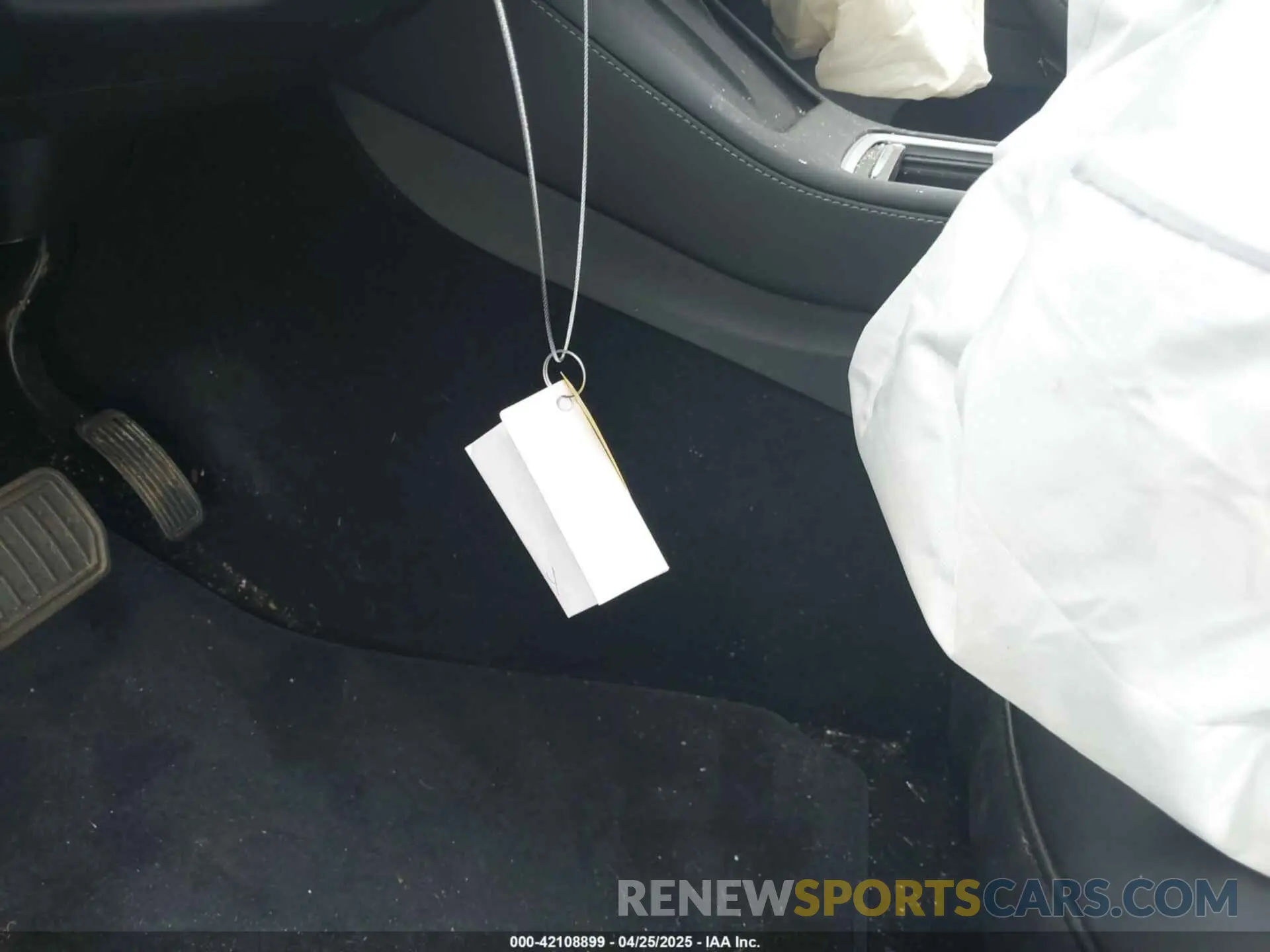 11 Photograph of a damaged car 7SAYGDED6RF151881 TESLA MODEL Y 2024