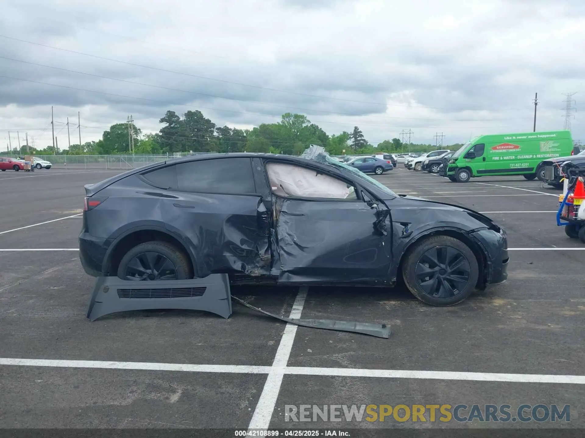 13 Photograph of a damaged car 7SAYGDED6RF151881 TESLA MODEL Y 2024