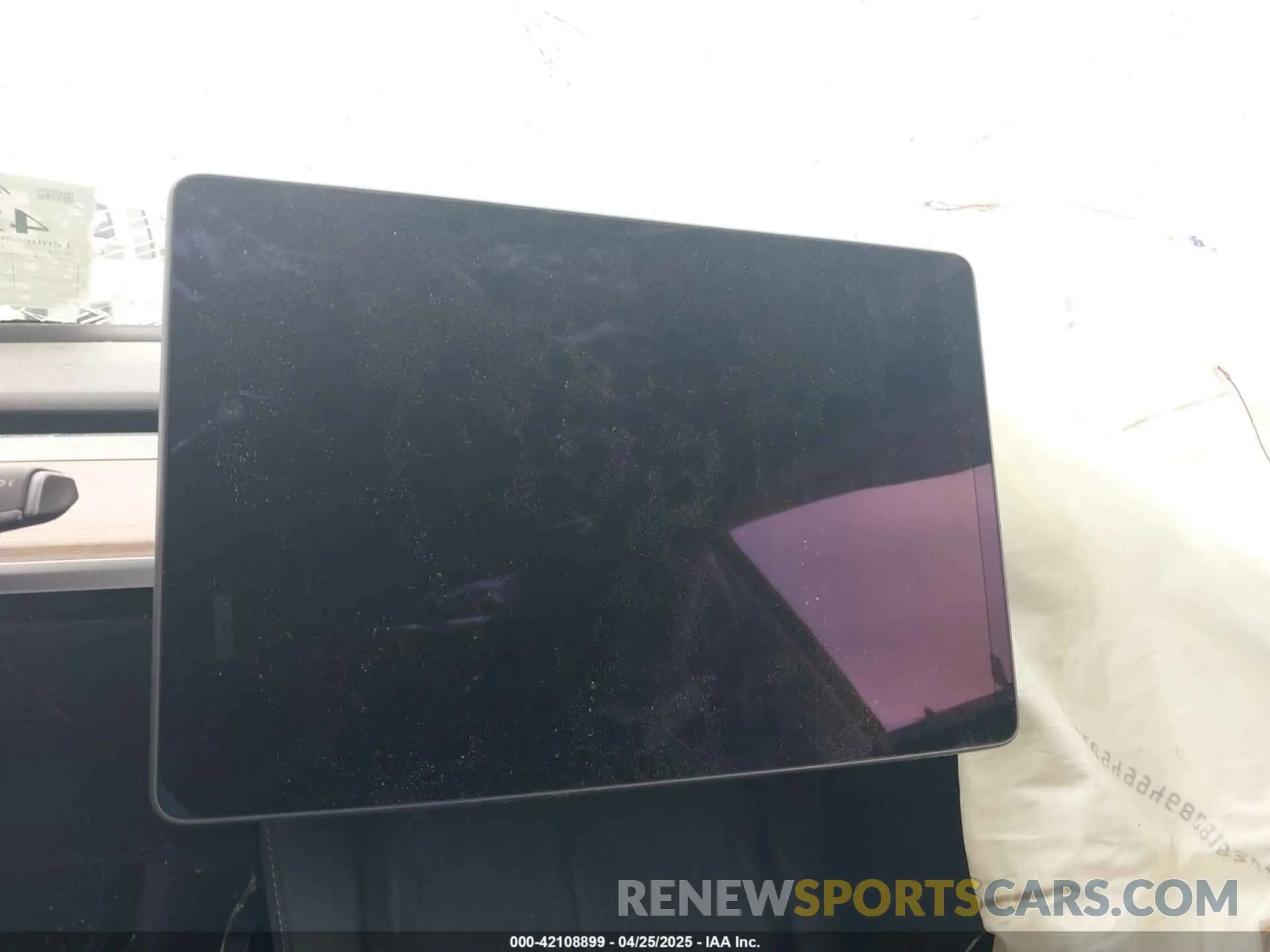 18 Photograph of a damaged car 7SAYGDED6RF151881 TESLA MODEL Y 2024