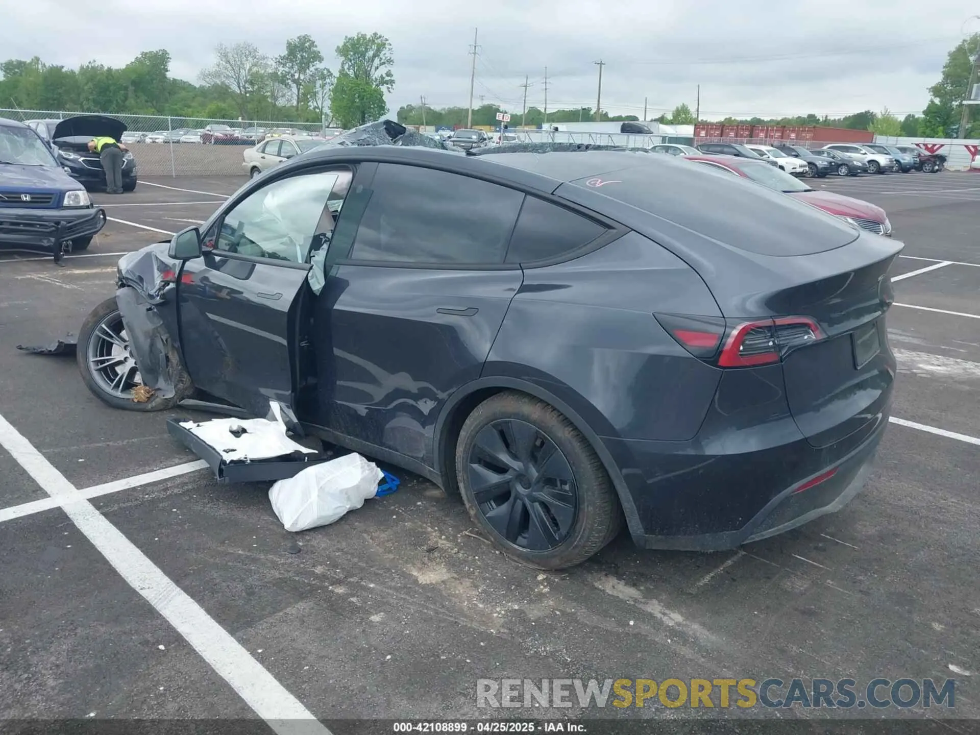 3 Photograph of a damaged car 7SAYGDED6RF151881 TESLA MODEL Y 2024