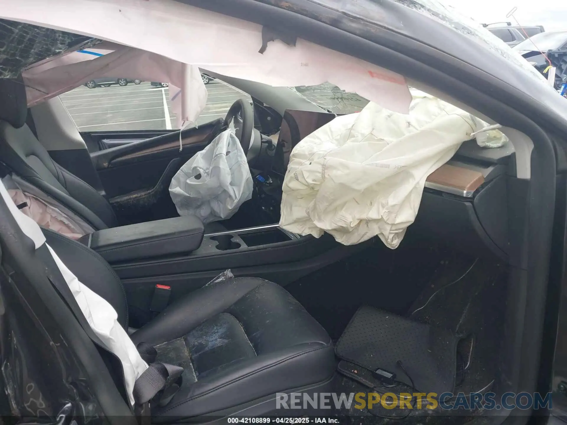 5 Photograph of a damaged car 7SAYGDED6RF151881 TESLA MODEL Y 2024