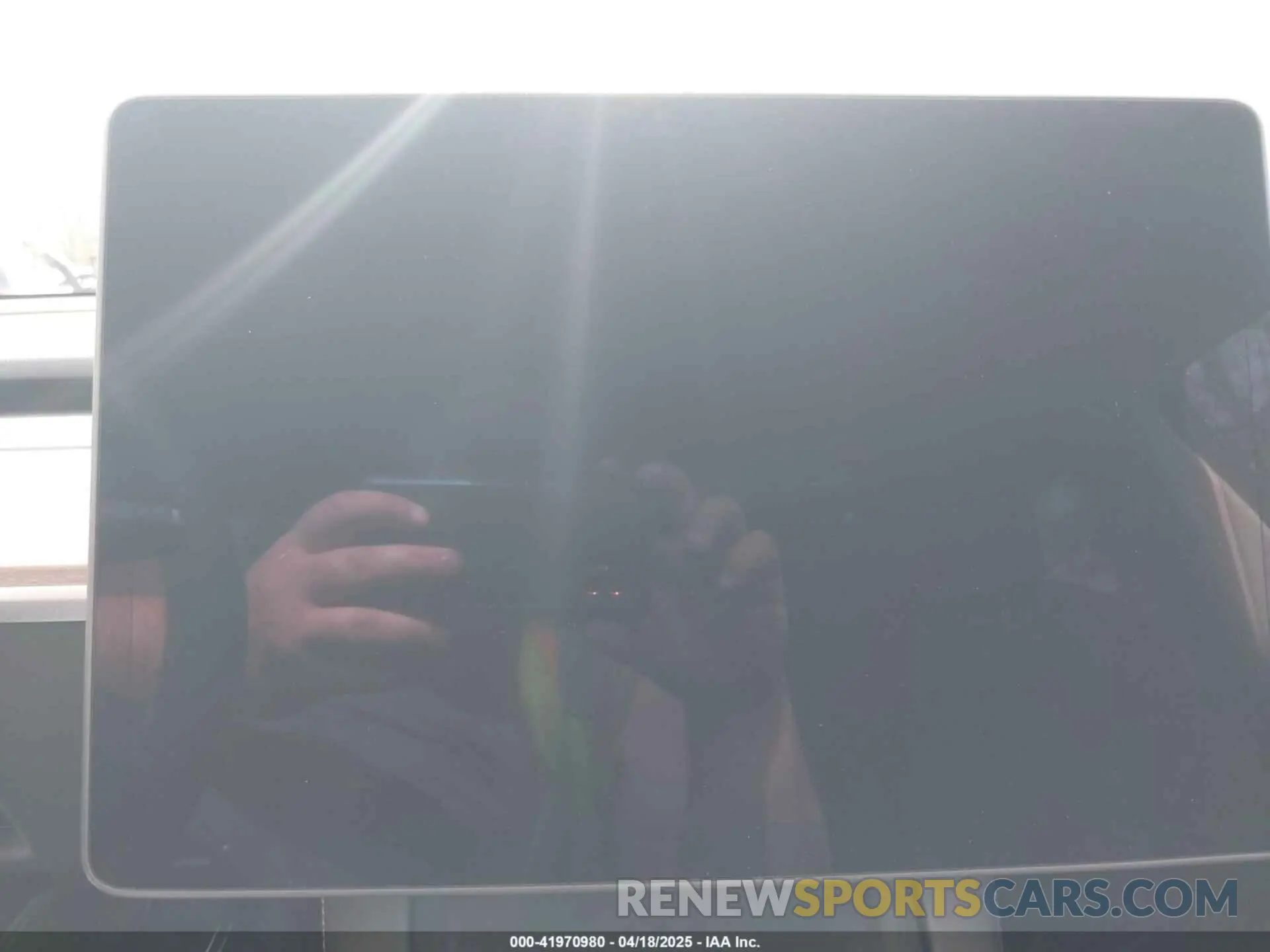 15 Photograph of a damaged car 7SAYGDED6RF160936 TESLA MODEL Y 2024