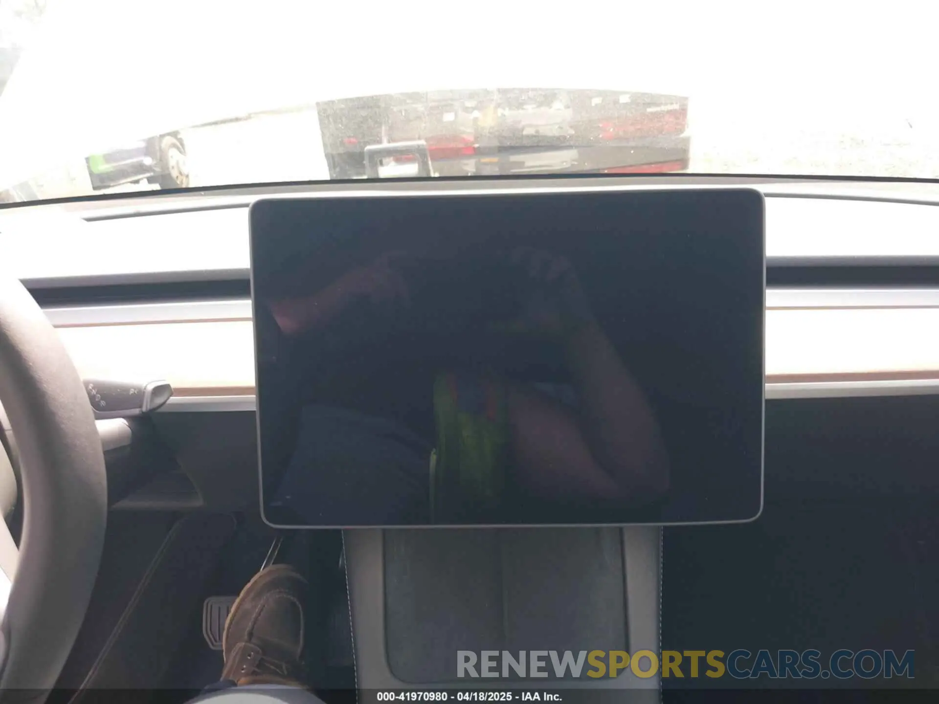 18 Photograph of a damaged car 7SAYGDED6RF160936 TESLA MODEL Y 2024