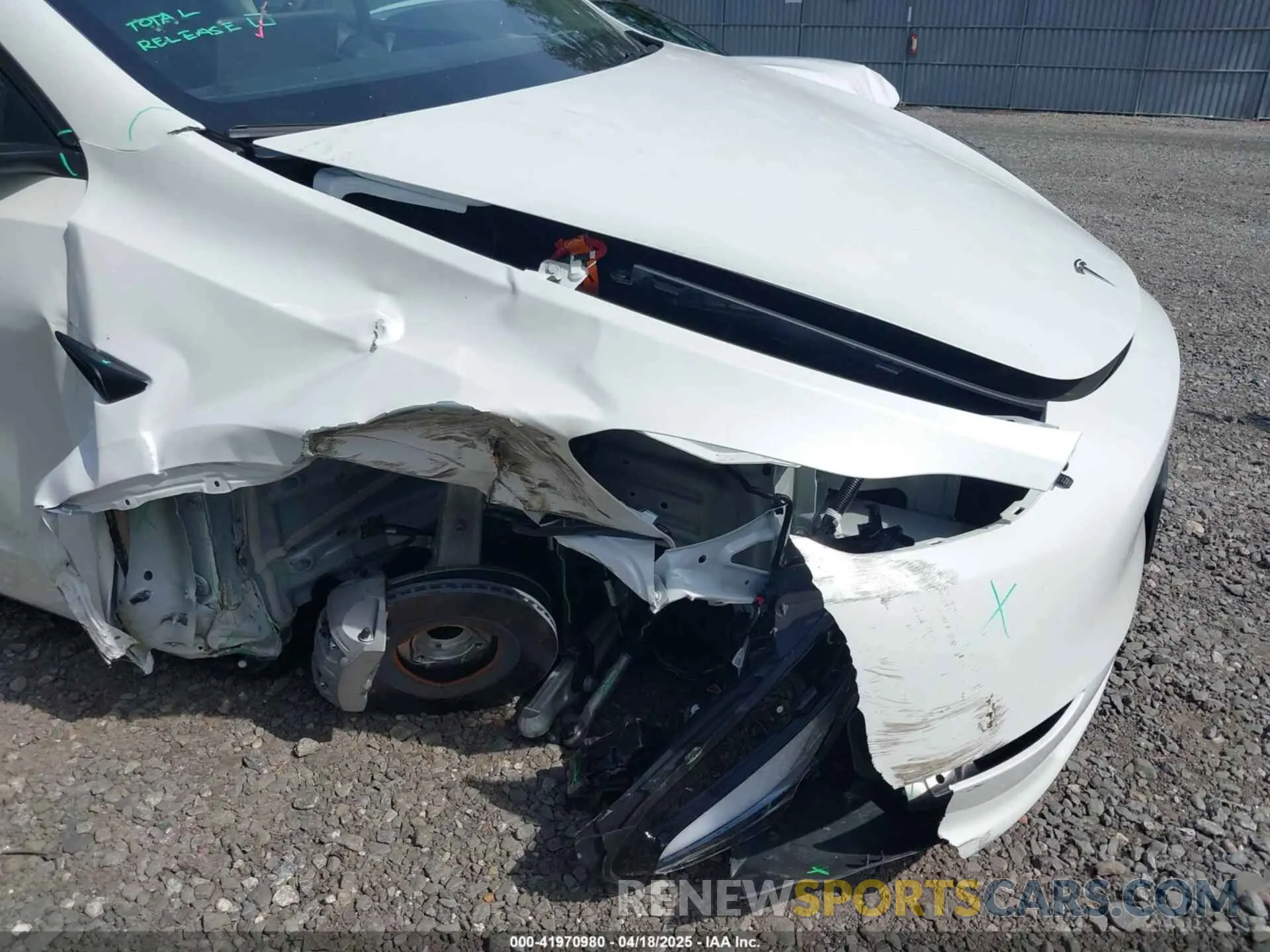 6 Photograph of a damaged car 7SAYGDED6RF160936 TESLA MODEL Y 2024